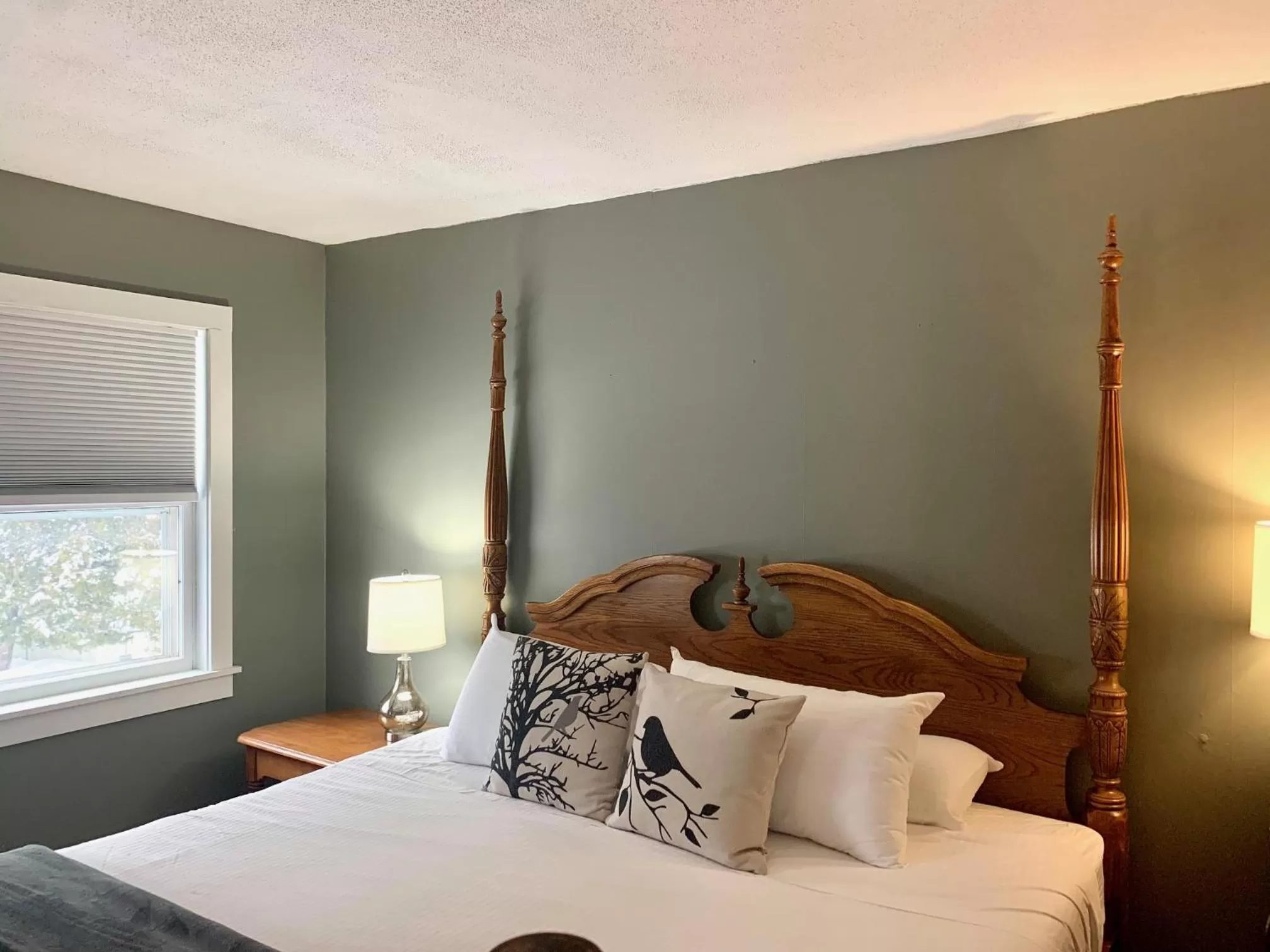 King Room with Garden View in The Nutmeg Vermont