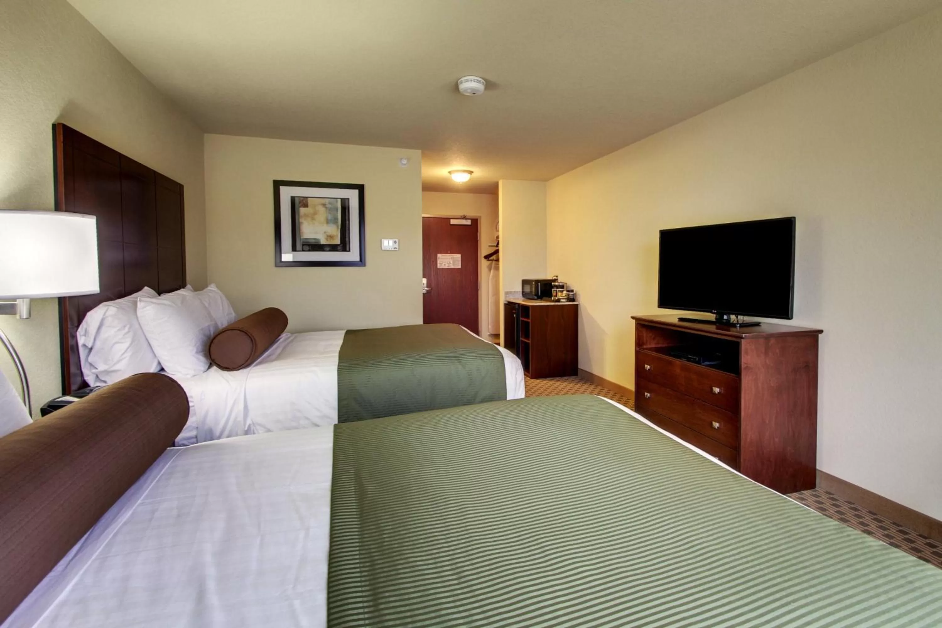 Deluxe Queen Room in Cobblestone Inn & Suites-Winterset