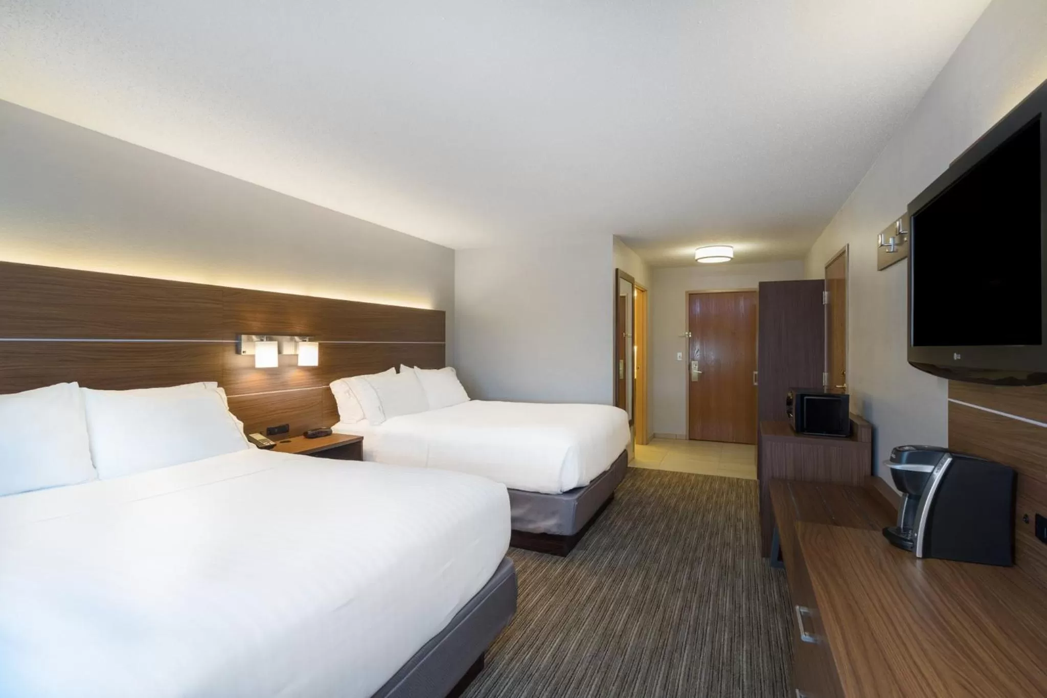 Standard Double Queen Room - Non-Smoking in Holiday Inn Express Hotel Howe / Sturgis by IHG