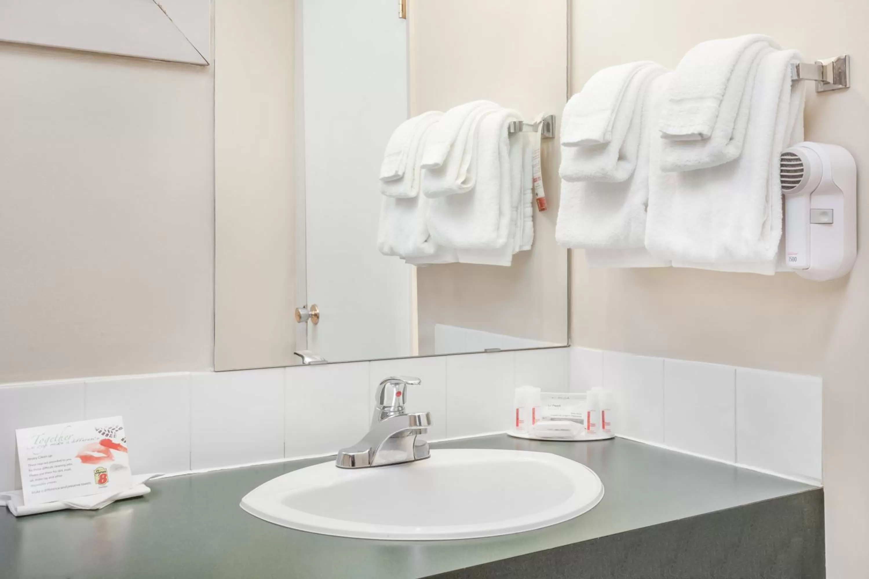 Superior Queen Room - Non-Smoking in Super 8 by Wyndham Stettler