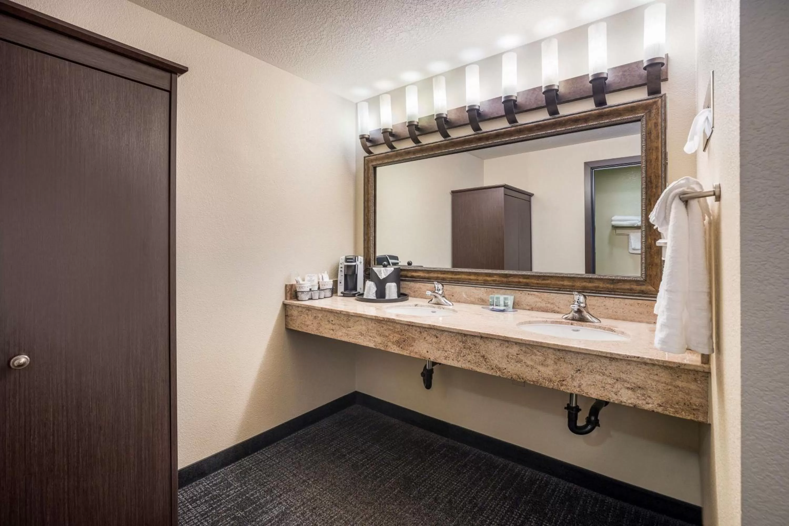 King Room - Non-Smoking in Best Western Windsor Inn