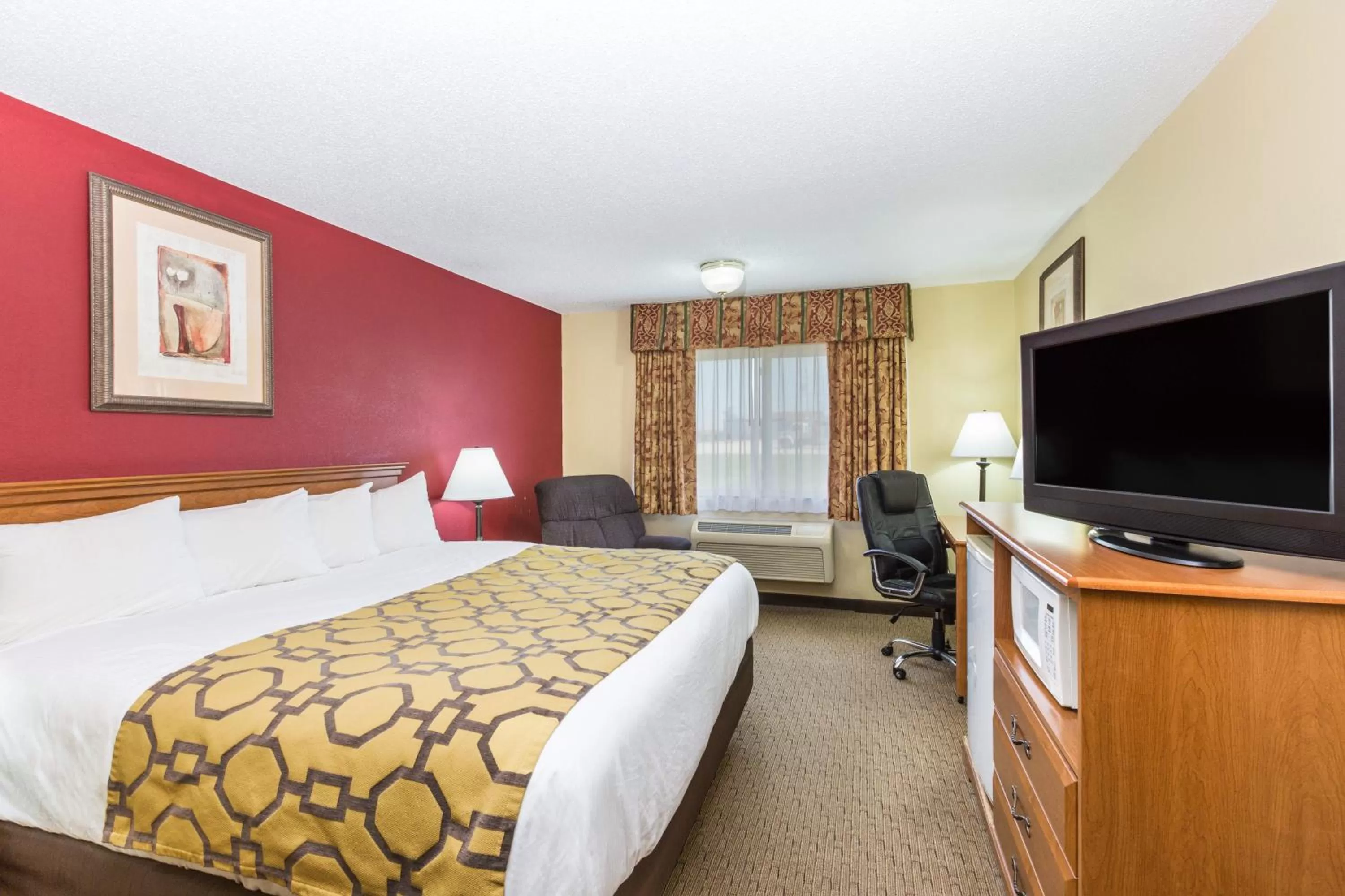 King Room - Non-Smoking in Baymont by Wyndham Fort Dodge