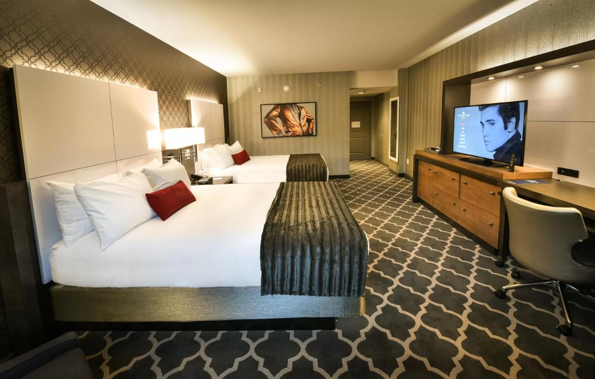 Superior Queen Room with Two Queen Beds - Courtyard View in The Guest House at Graceland