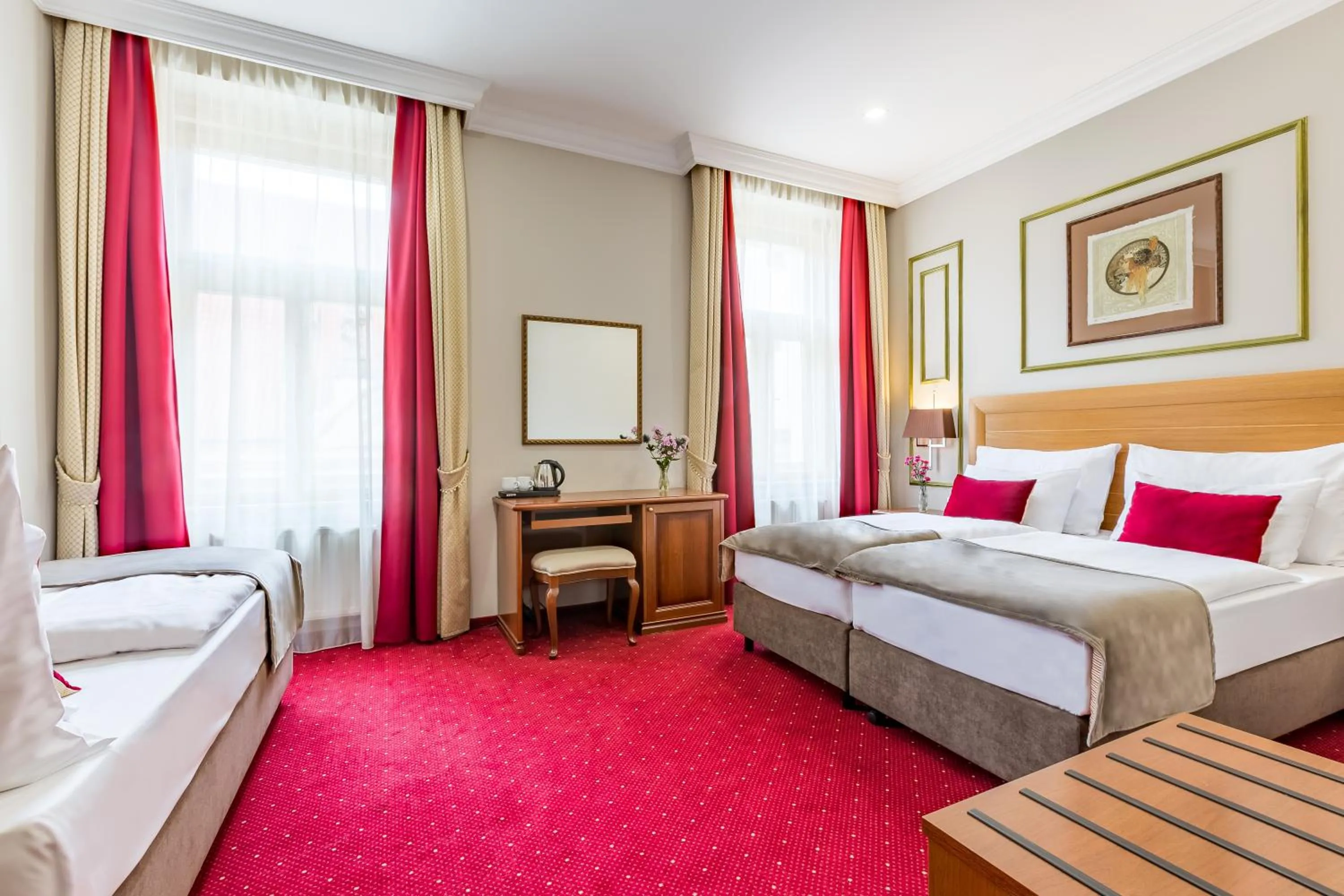 Superior Triple Room in Hotel Caruso Old Town