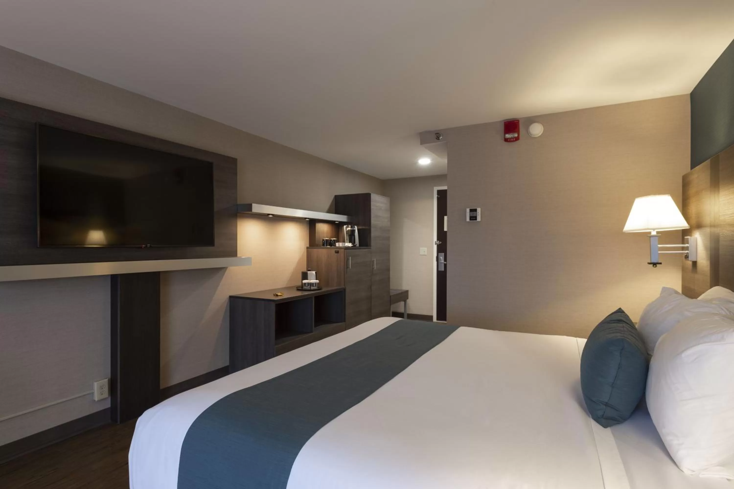 Executive King Nonsmoking North  in RIT Inn & Conference Center