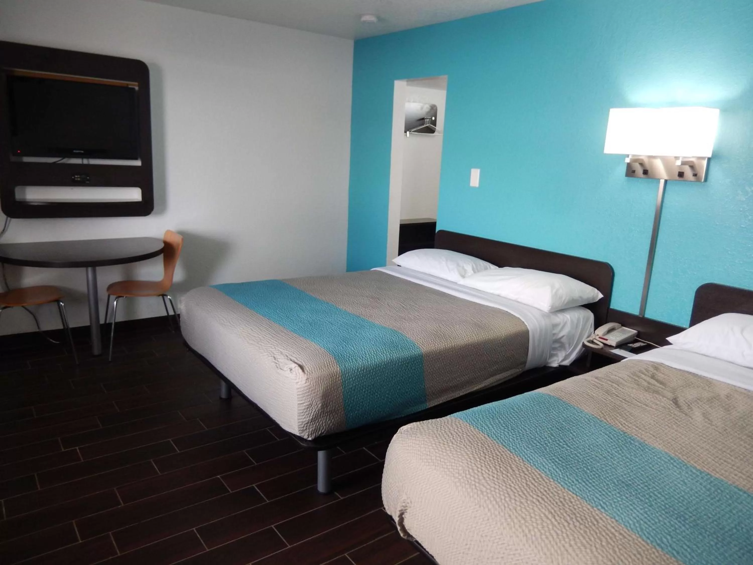 Deluxe Queen Room with Two Queen Beds in Motel 6-Portland, TX