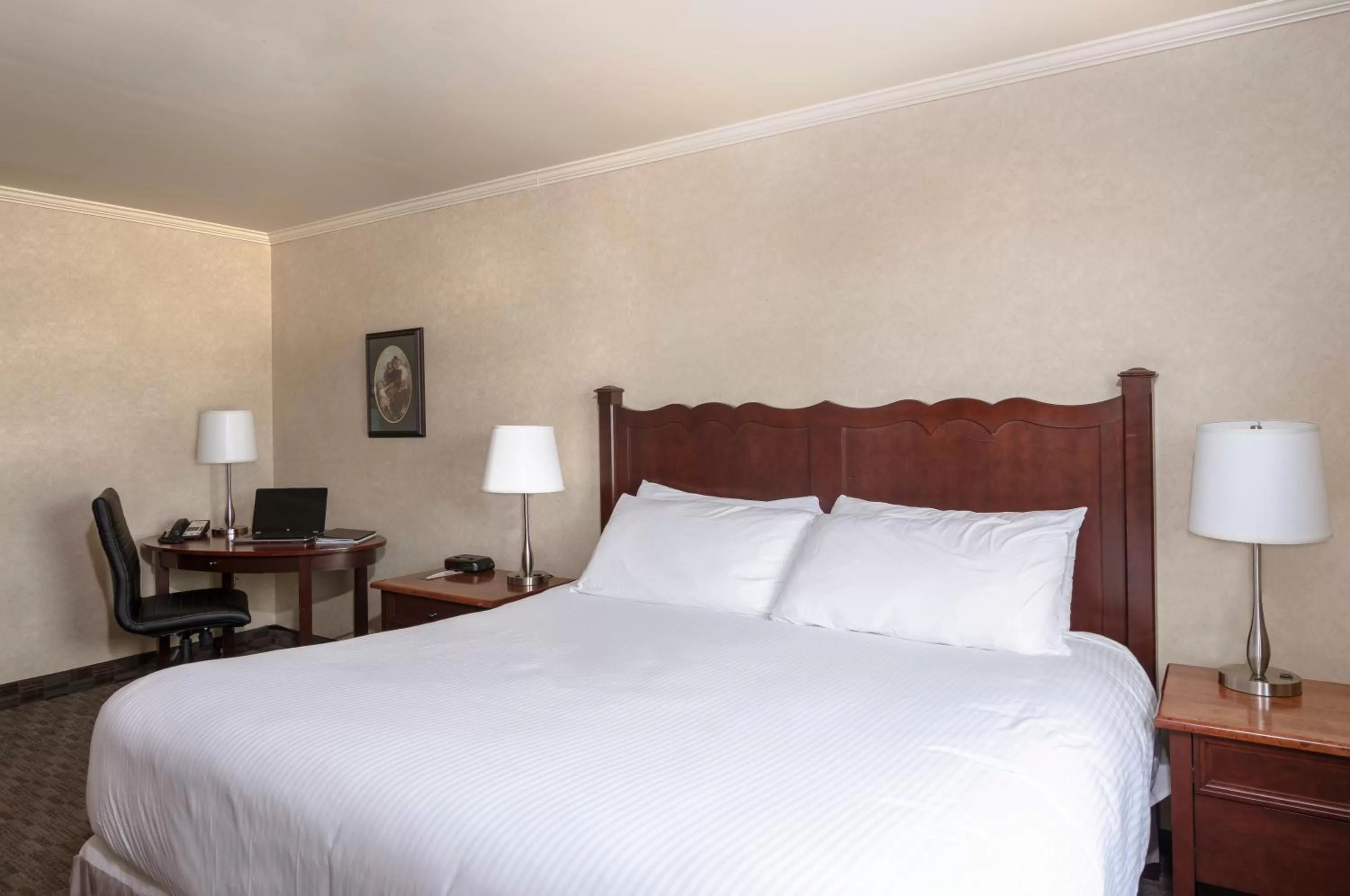 Executive King Room in Mount Peyton Resort & Conference Centre