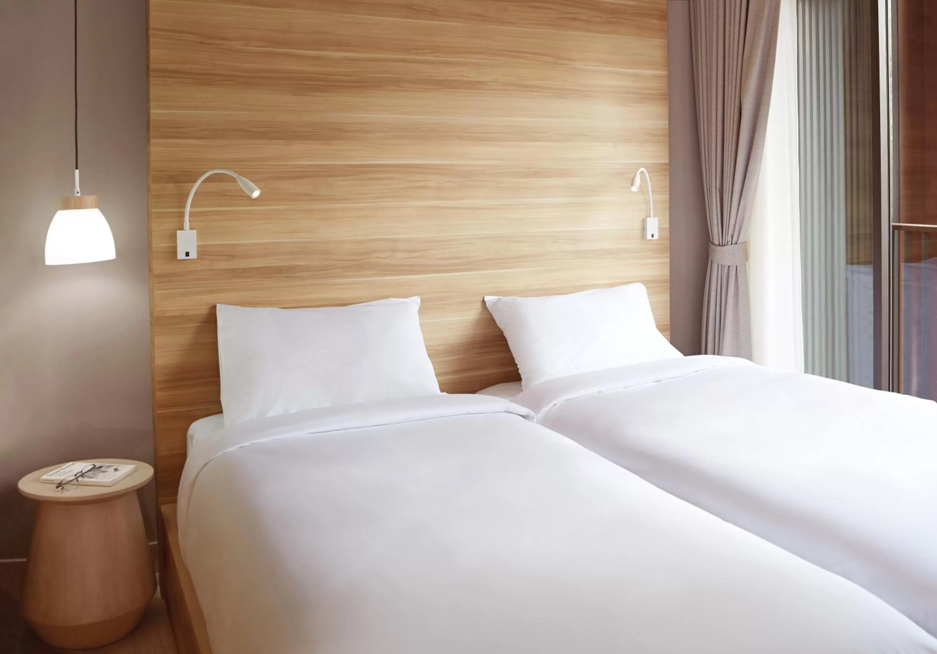 Deluxe Twin Room in Happy 3