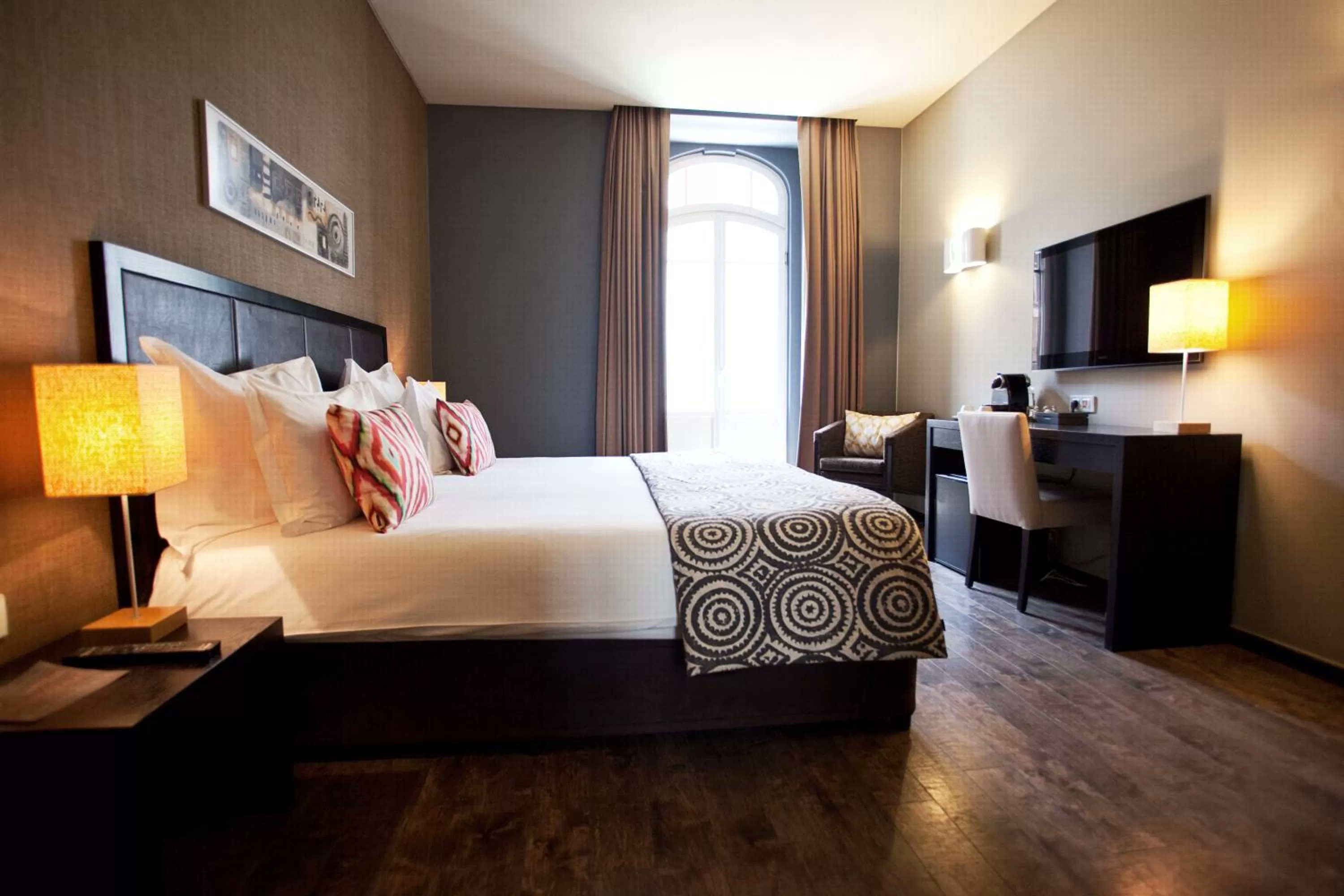 Superior Double or Twin Room with Street View in Internacional Design Hotel