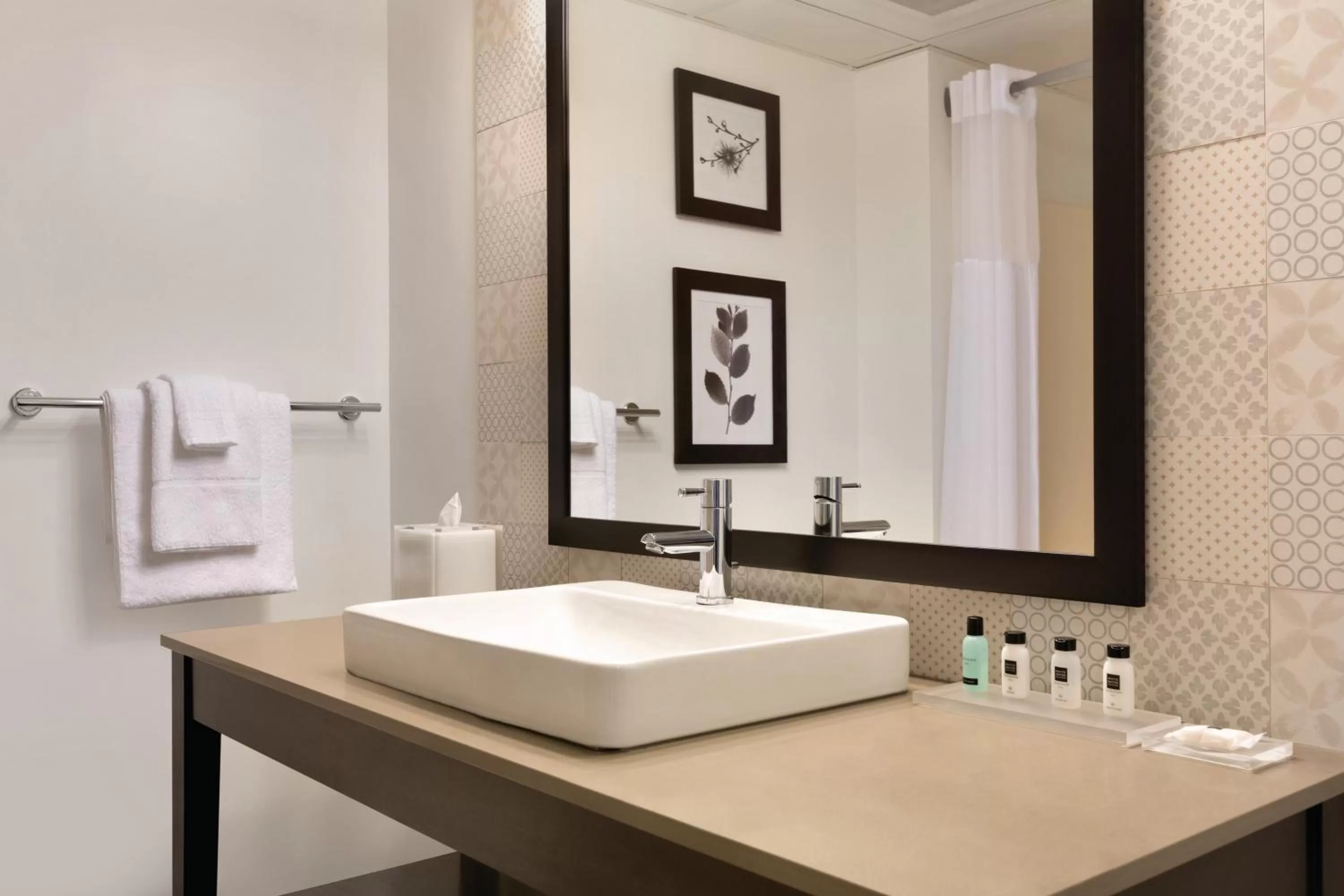 King Suite with Sofa Bed - Non Smoking in Country Inn & Suites by Radisson, Brooklyn Park - Brooklyn Center, MN