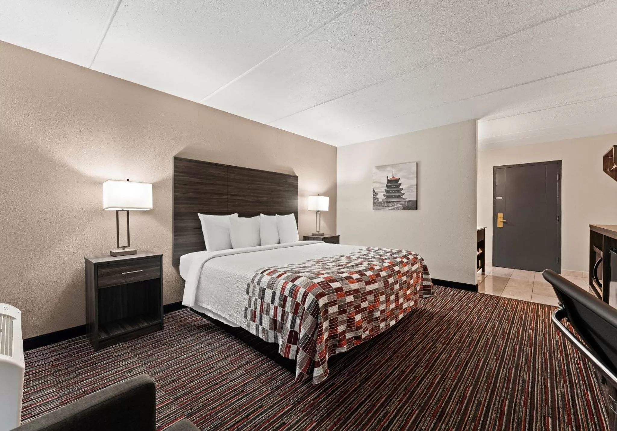 Suite King with Kitchenette Non-Smoking in Red Roof Inn Reading