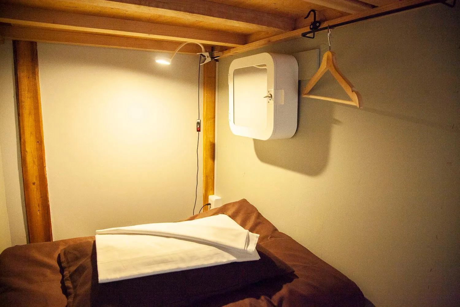 Bed in 10-Bed Female Dormitory Room in Fukuoka Guesthouse HIVE