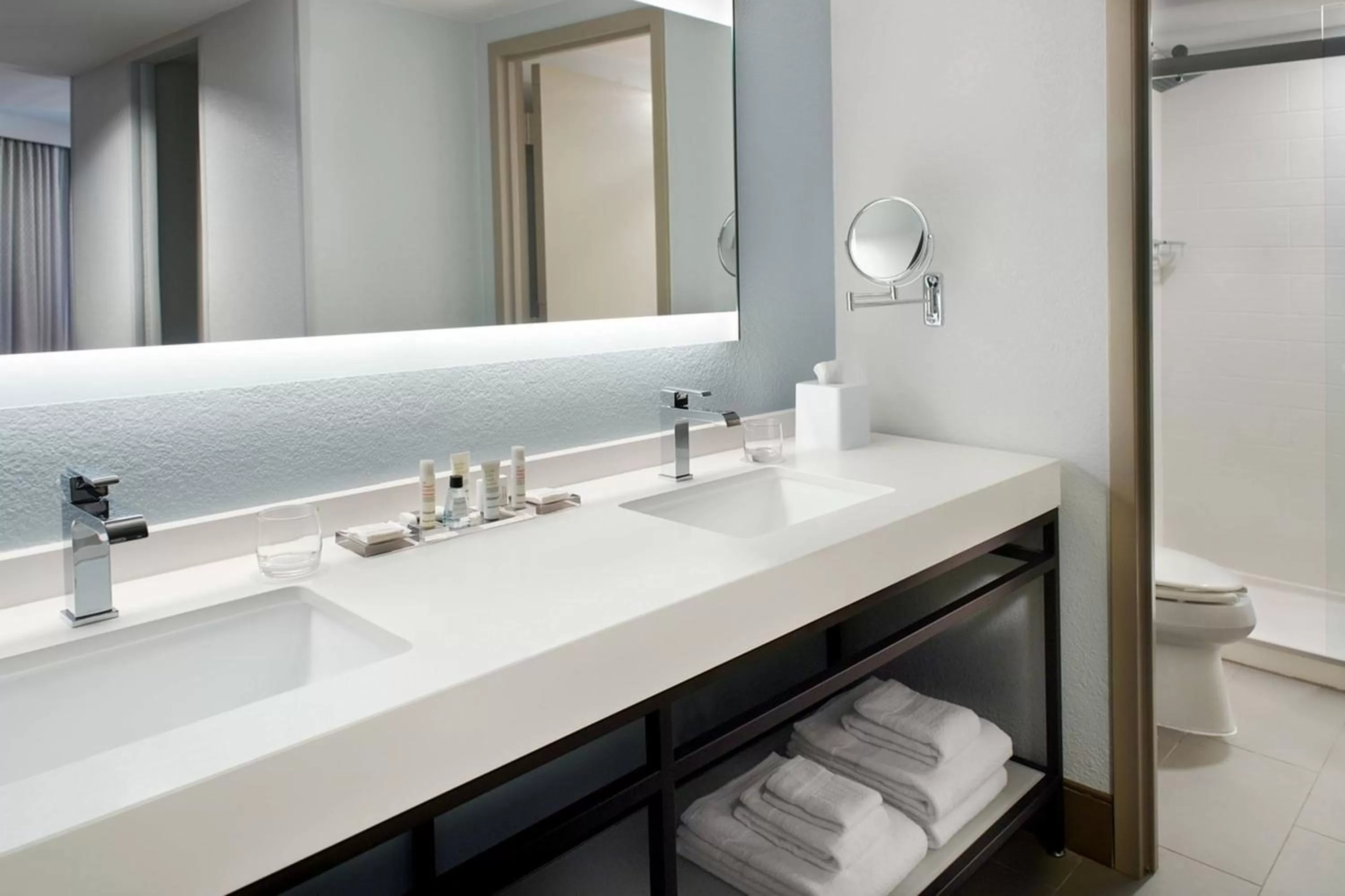 Quadruple Room with Lake View in Atlanta Evergreen Lakeside Resort