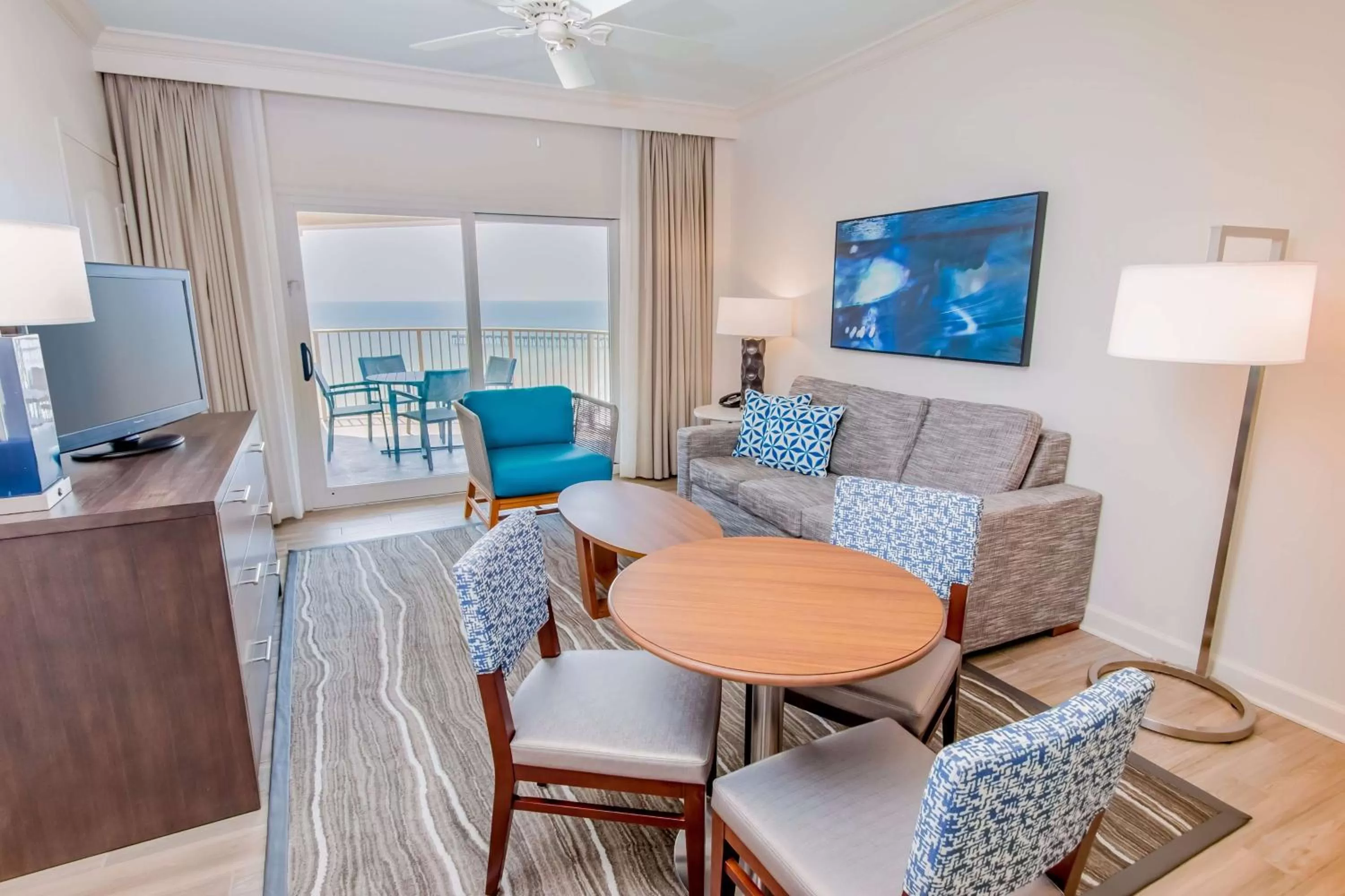 Queen Suite with Bunk Beds and Gulf View in Hilton Pensacola Beach