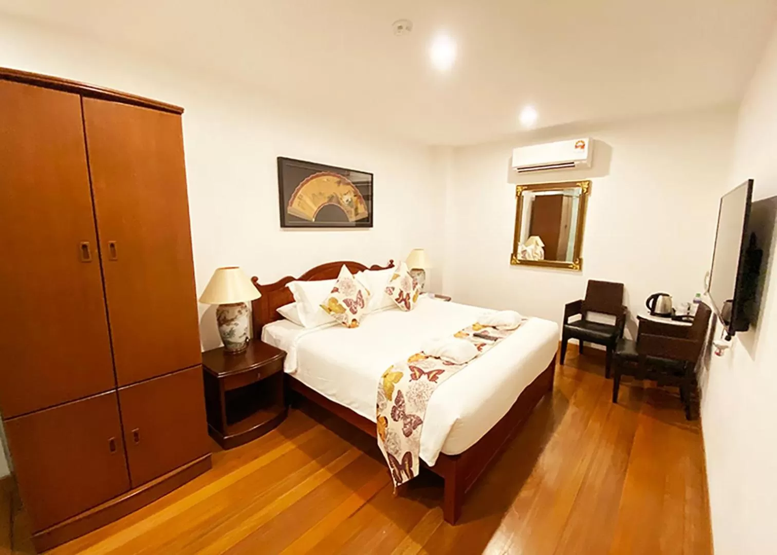 Junior Room (No Window) in Heeren Straits Hotel