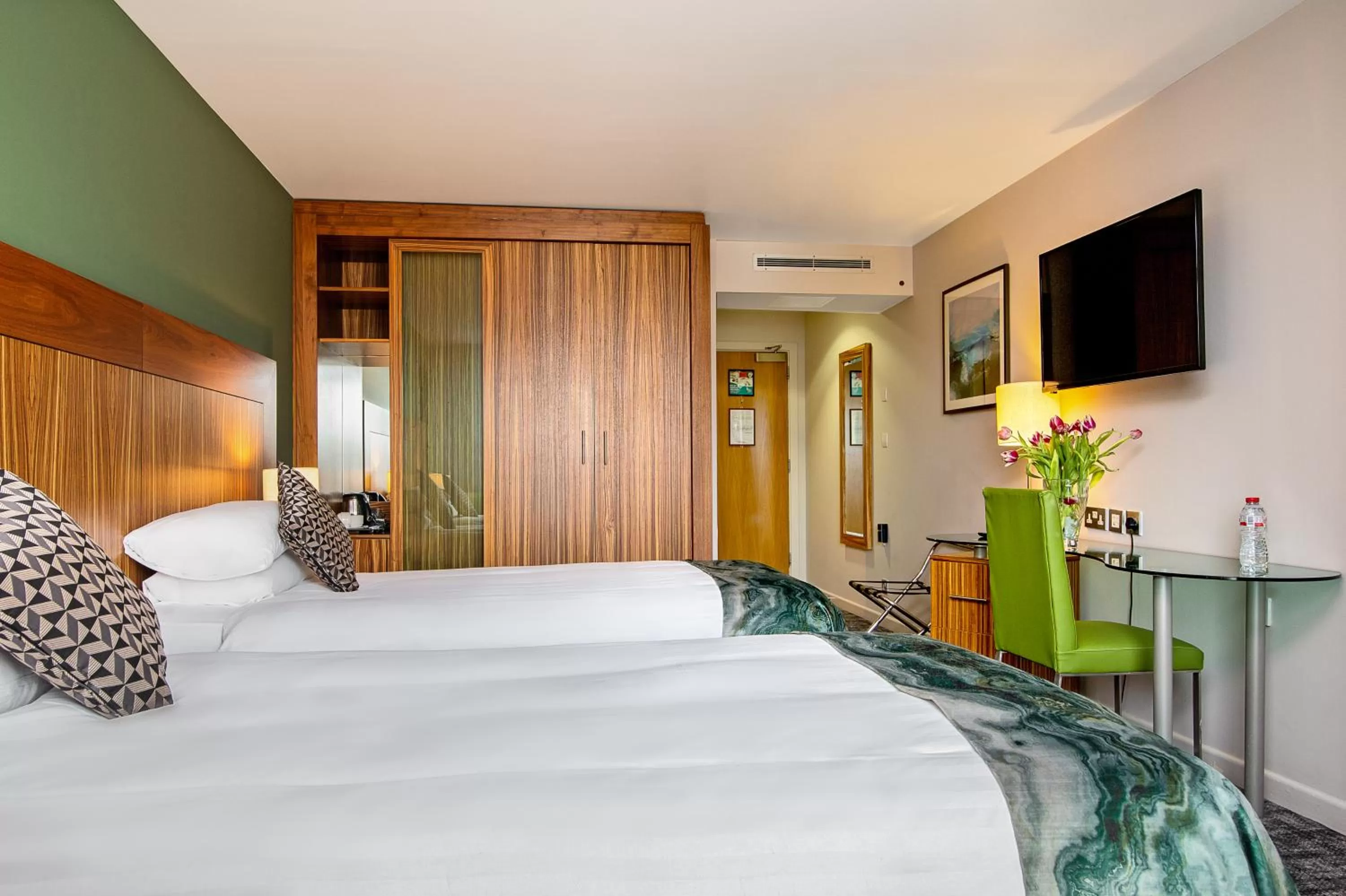 Twin Room in The Glasshouse