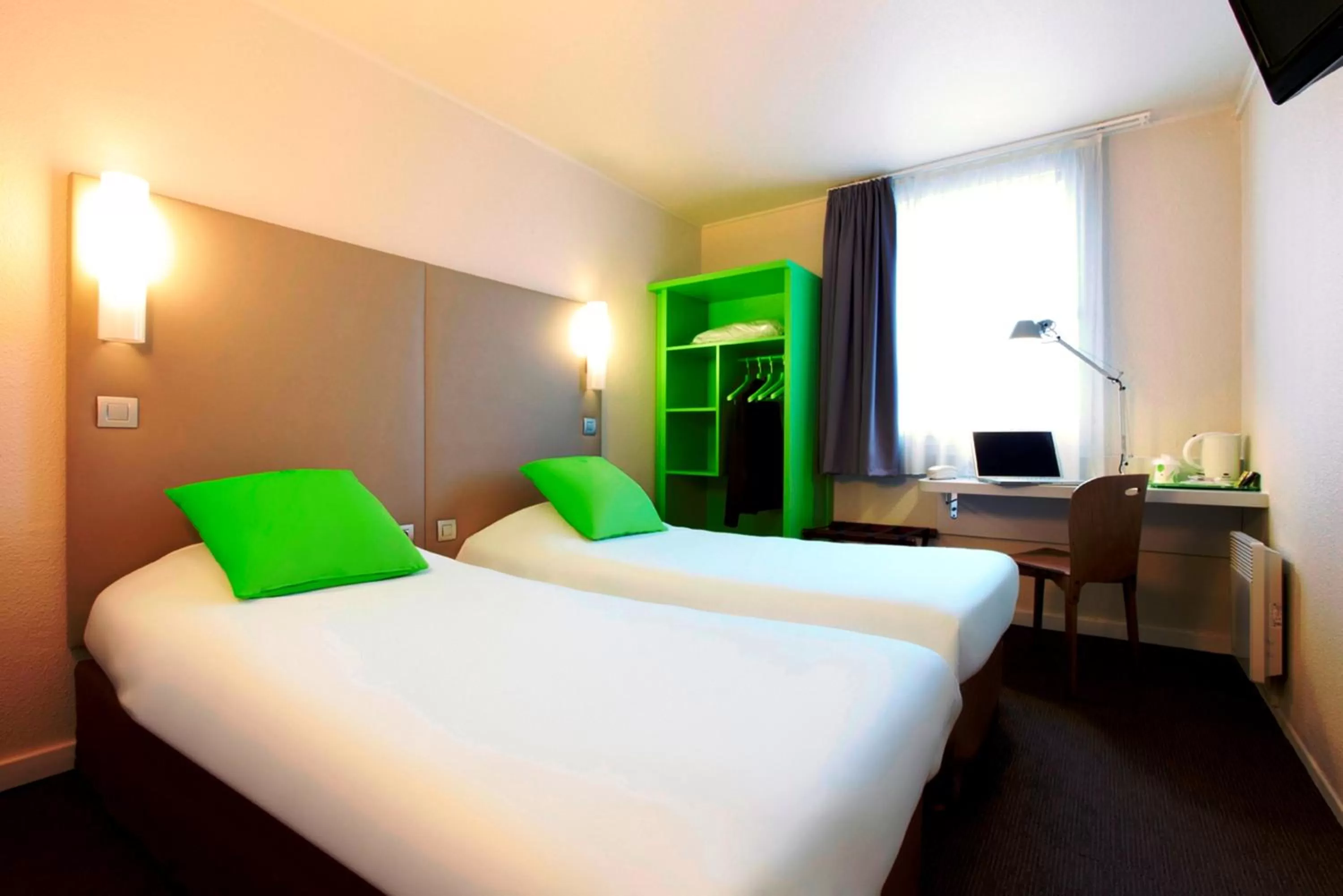 Standard Twin Room in Campanile Paris Ouest - Gennevilliers Barbanniers