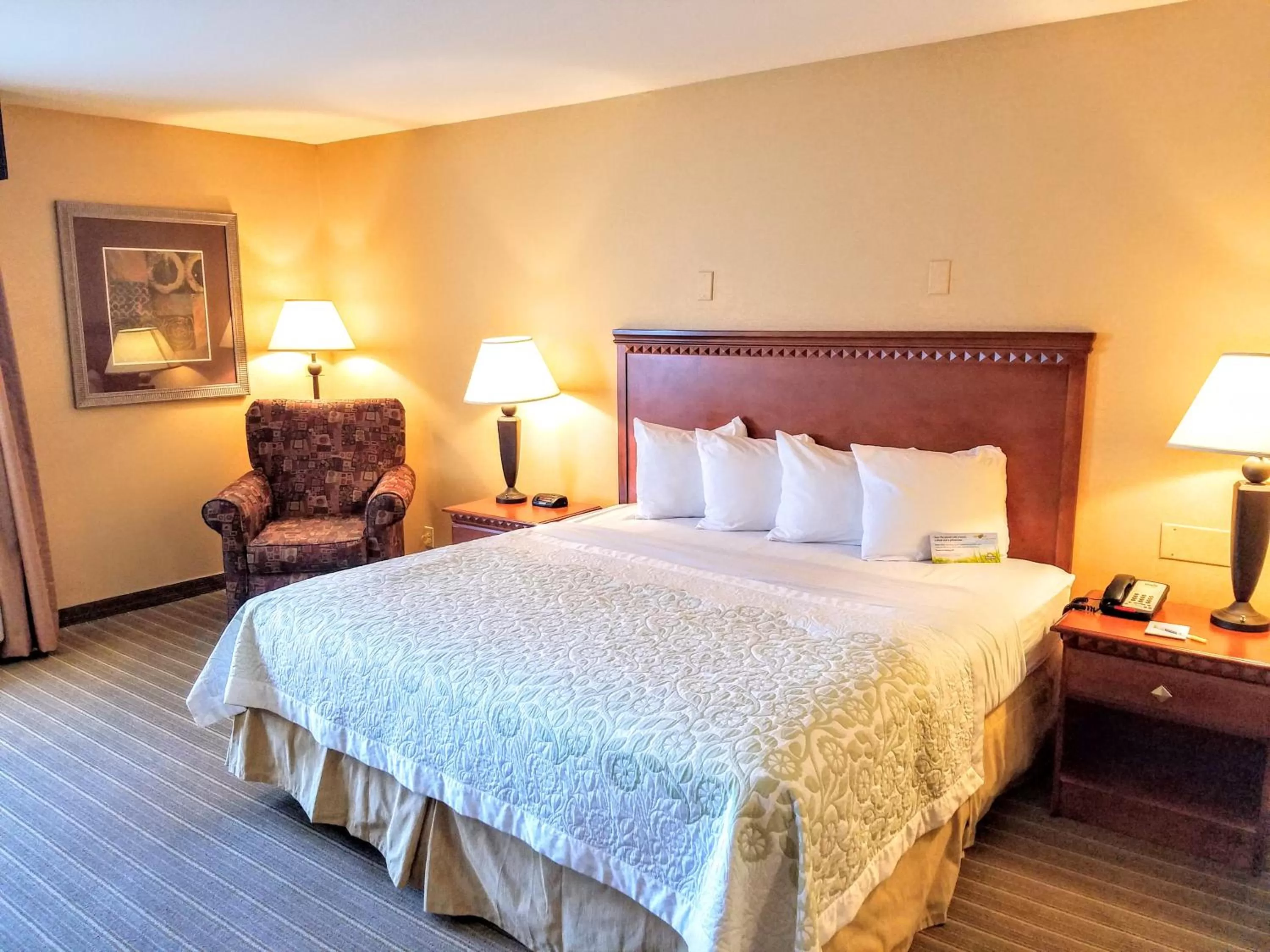 Executive Corner Business King Room - Non-Smoking in Days Inn by Wyndham Windsor Locks / Bradley Intl Airport