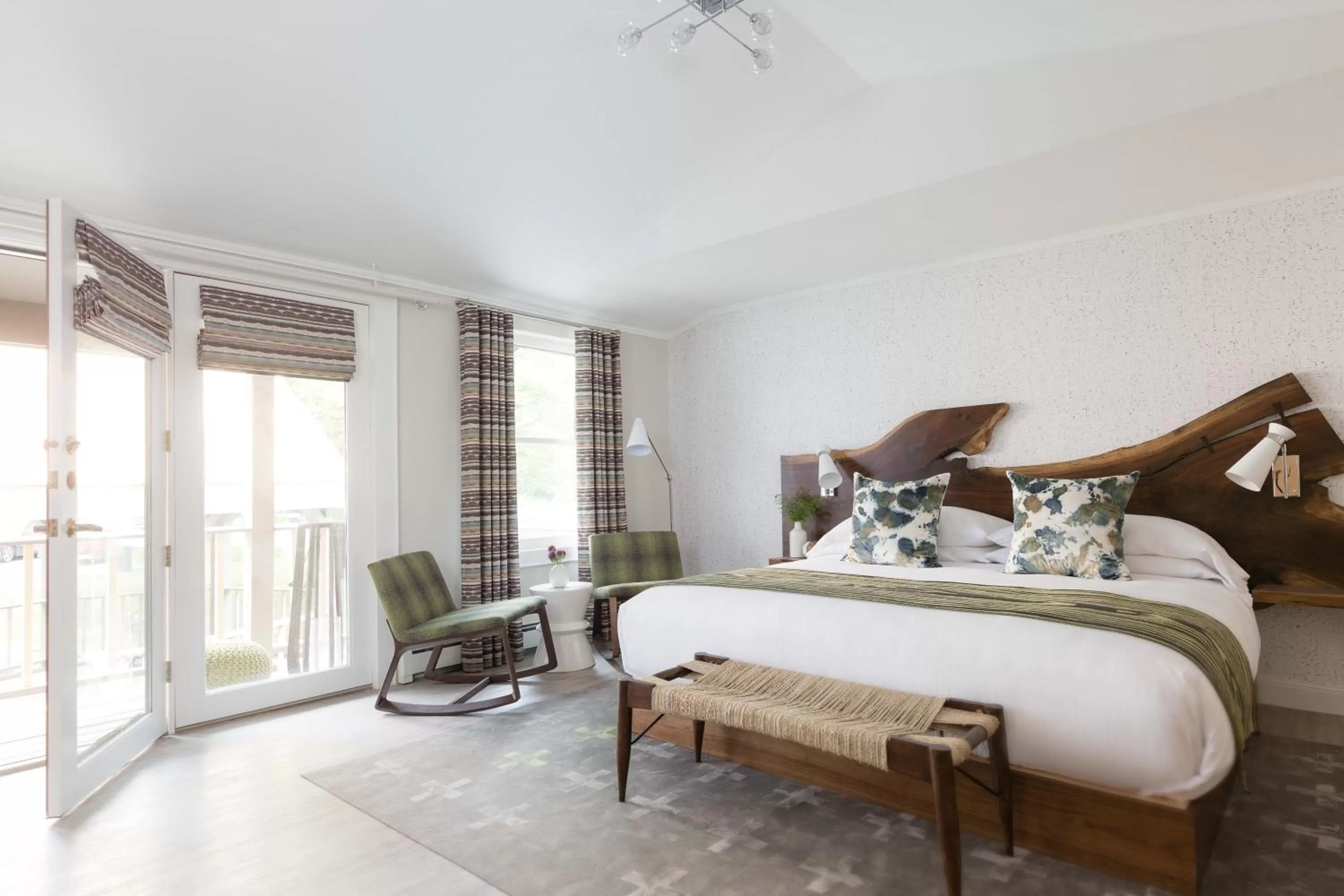 Deluxe King Room in Field Guide Lodge