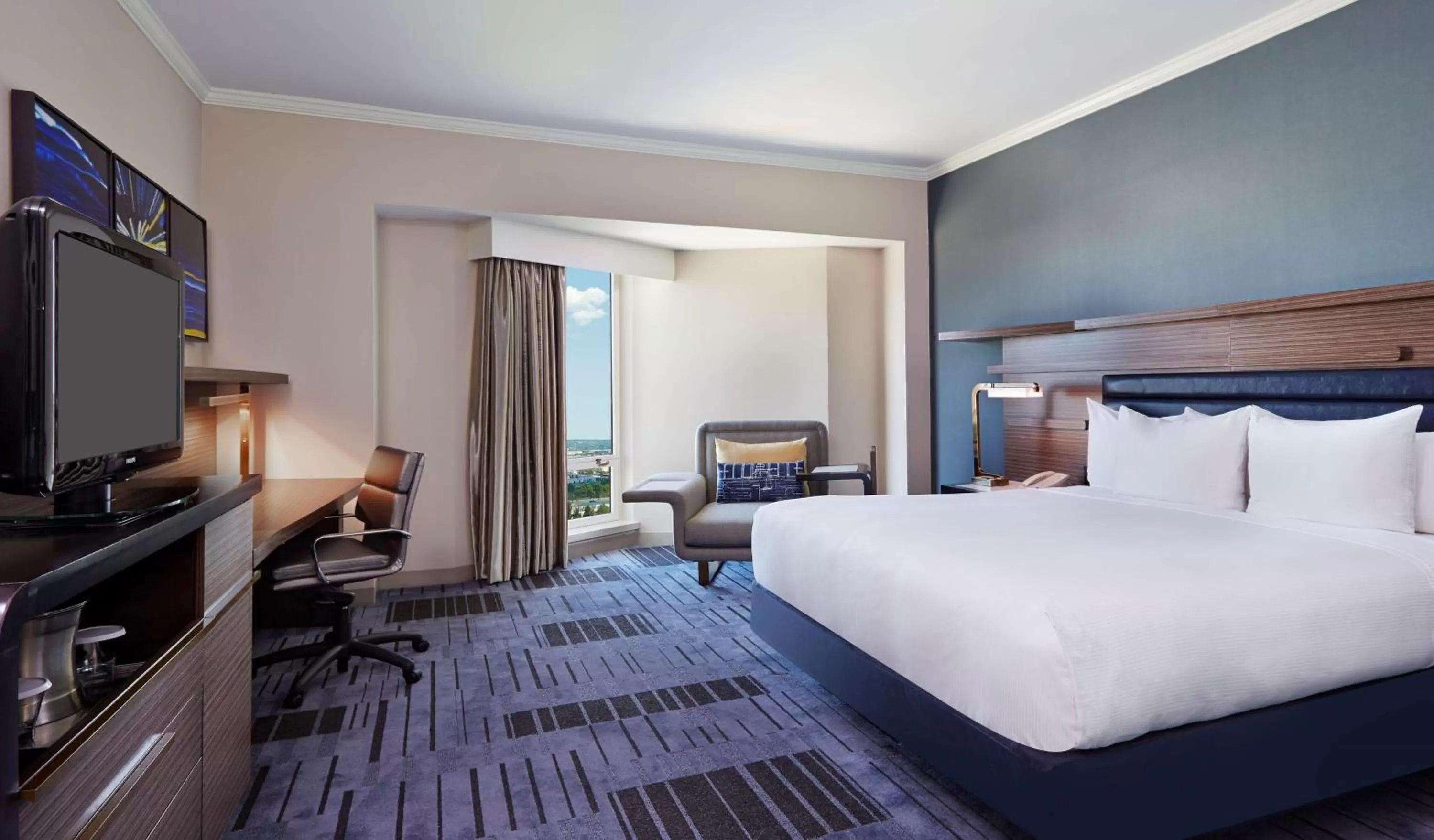 One-Bedroom Executive King Suite in Hilton Newark Airport