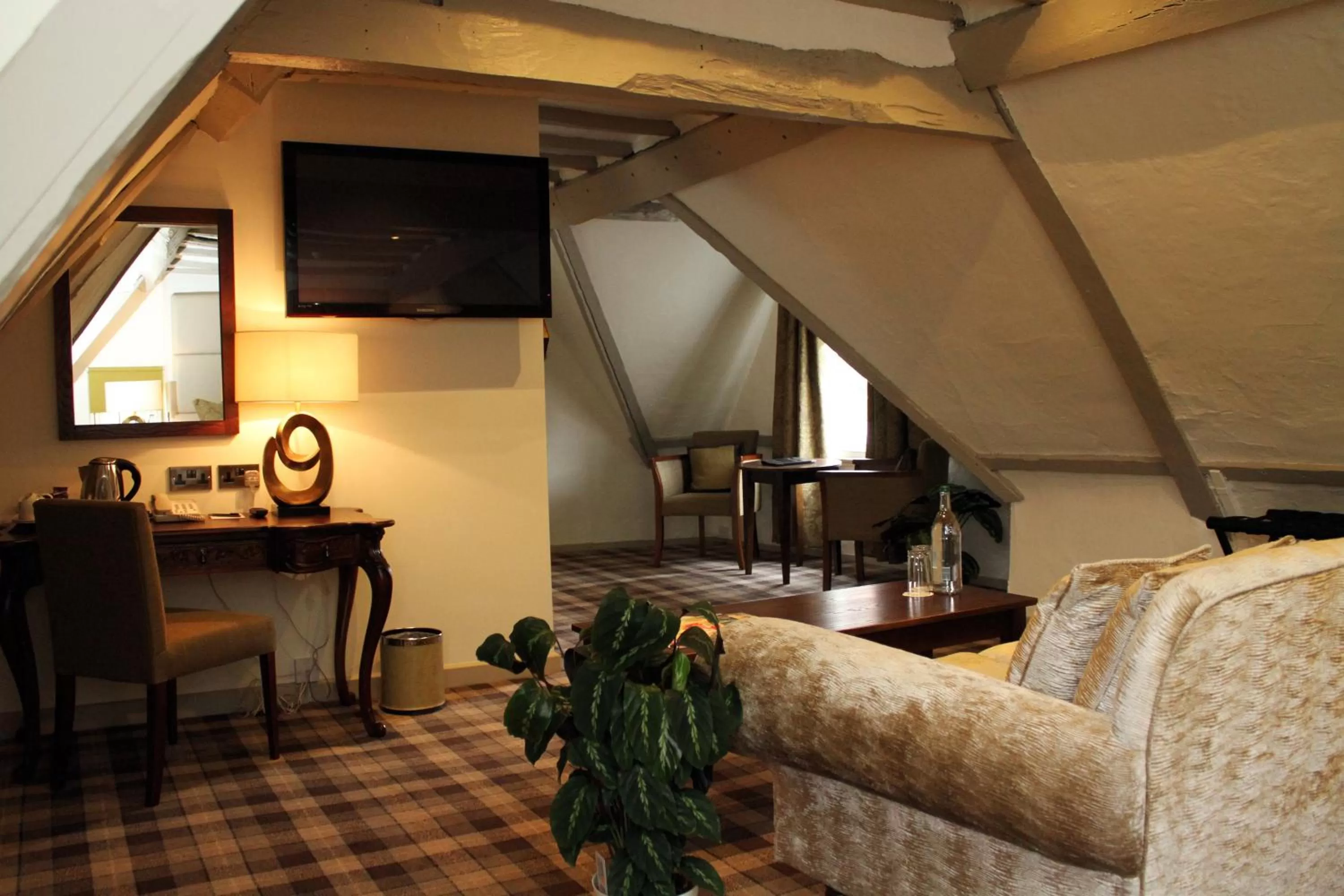 Suite in The Legacy Rose & Crown Hotel