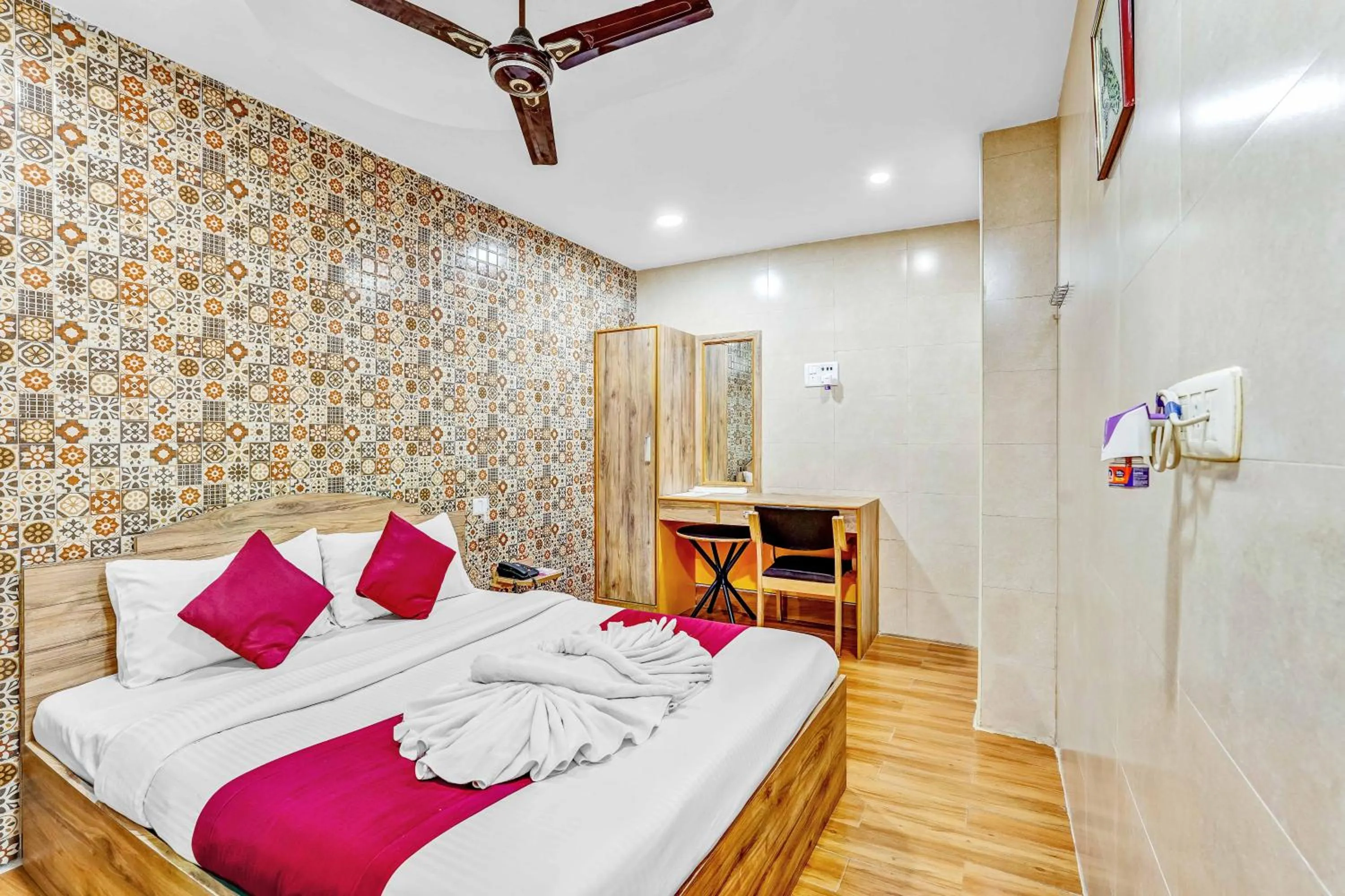 One-Bedroom Apartment in Season 4 Residences - Teynampet Near Apollo Hospital ,Balaji Dental, US Consulate