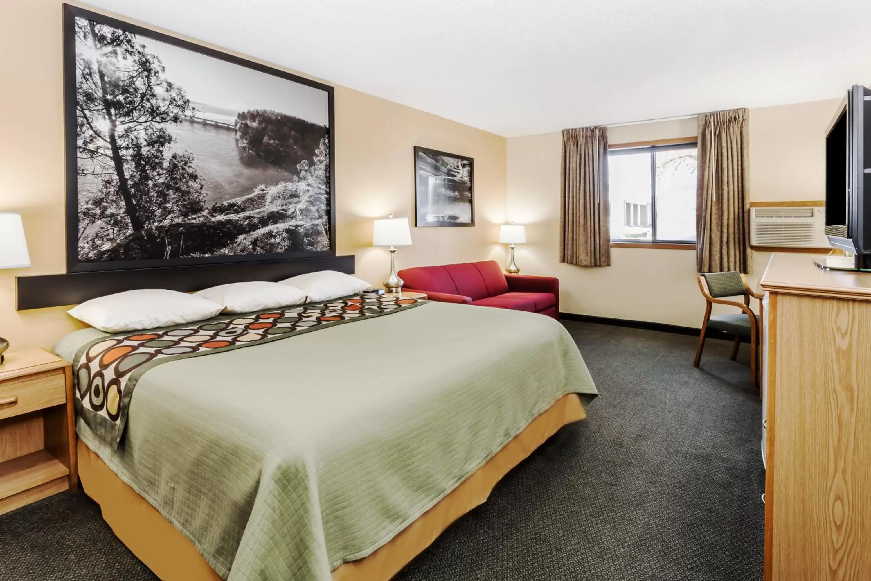 King Room - Non-Smoking in Super 8 by Wyndham Ottawa Starved Rock