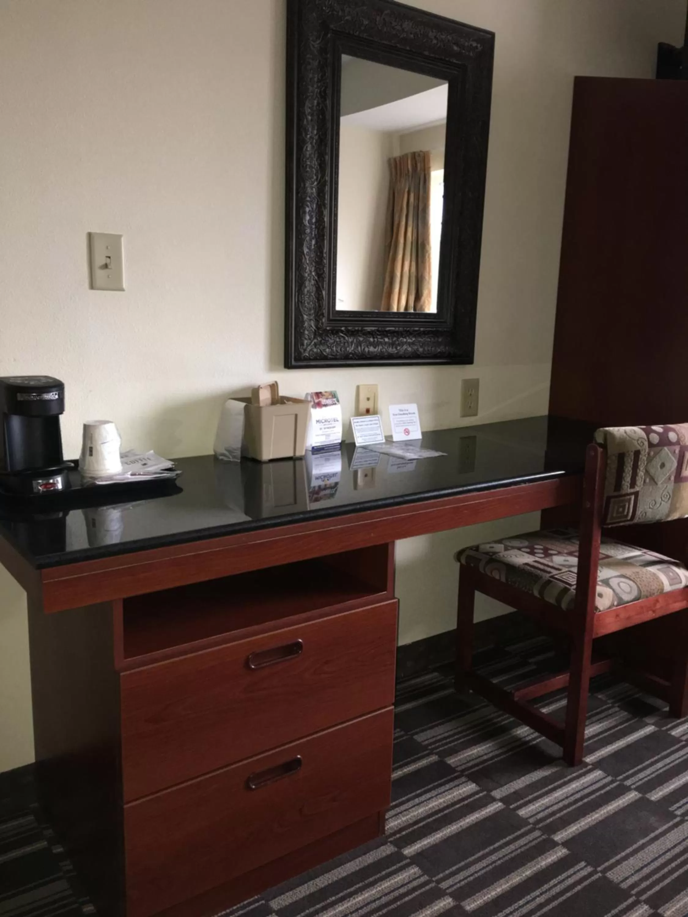 Queen Room - Disability Access/Non-Smoking in Microtel Inn & Suites by Wyndham Indianapolis Airport