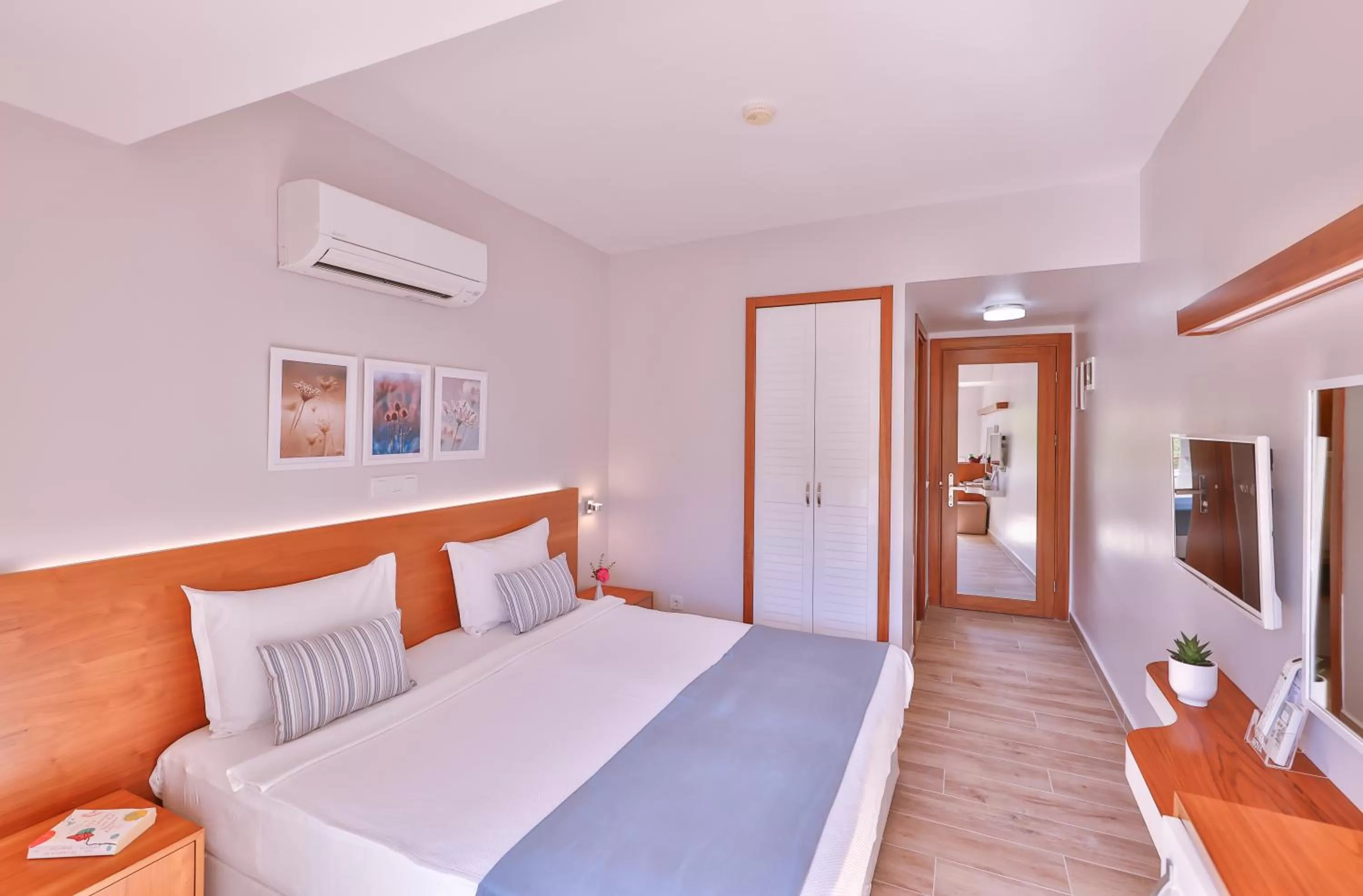 Standard Double Room with Partial Sea View in Olea Nova Hotel