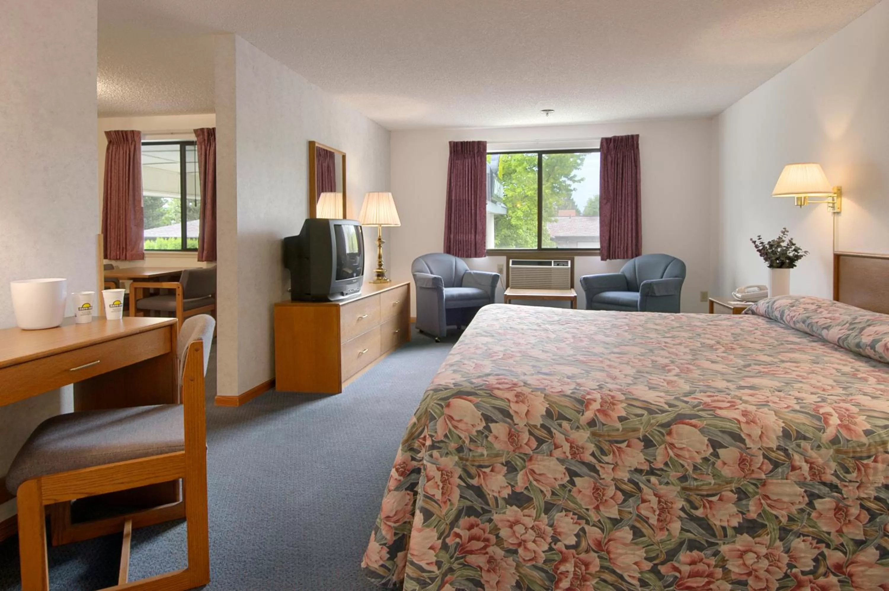King Suite - Non-Smoking in Days Inn by Wyndham Corvallis
