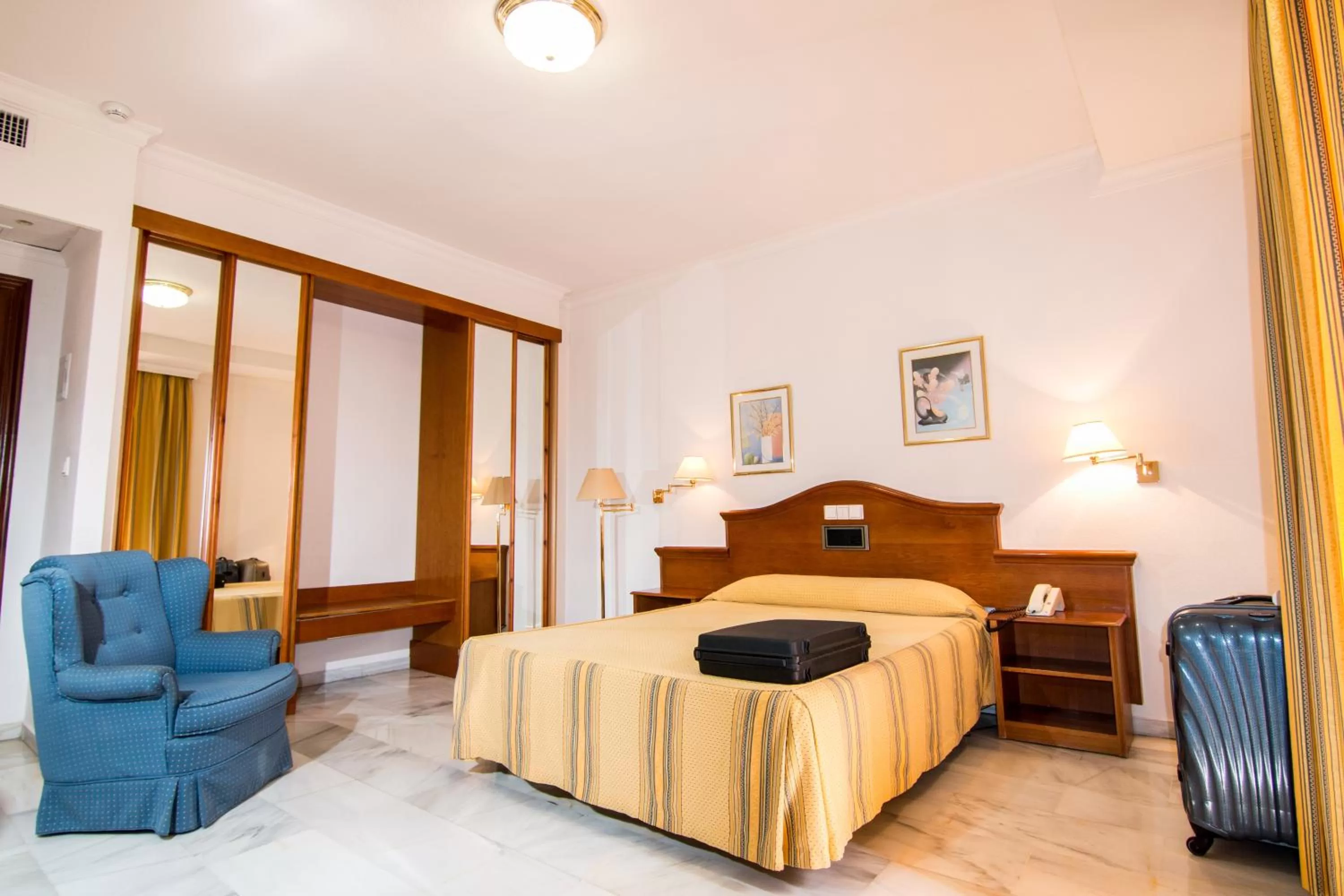 Double Room with Extra Bed (3 Adults) in Hotel Abades Loja