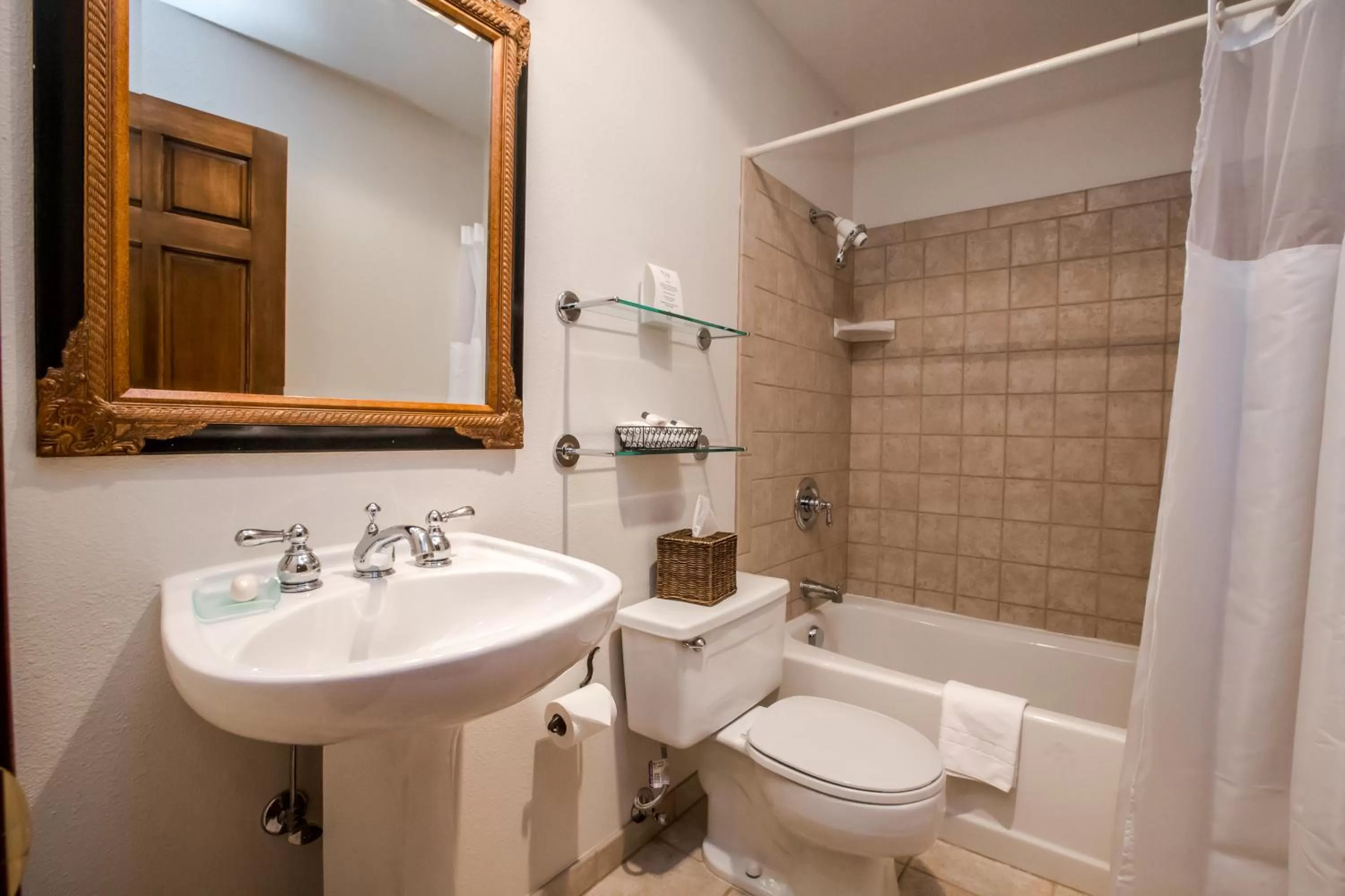 Deluxe Queen Room in Kandahar Lodge at Whitefish Mountain Resort