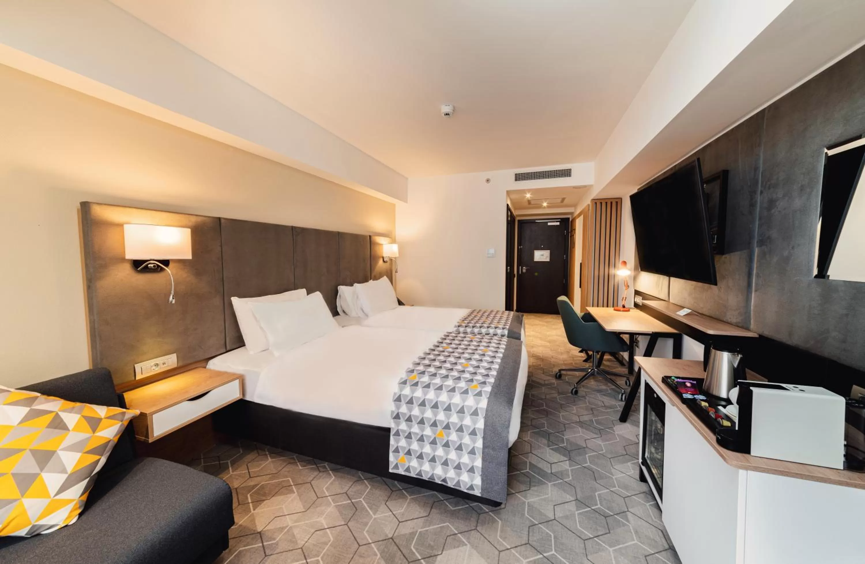 Premium Twin Room with Sofa Bed and City View in Holiday Inn Bucharest - Times by IHG