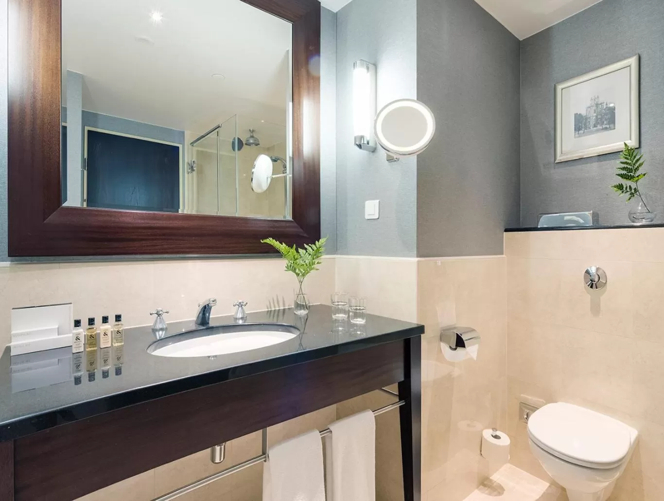 1 King Classic Palace View High Floor in InterContinental Warszawa by IHG