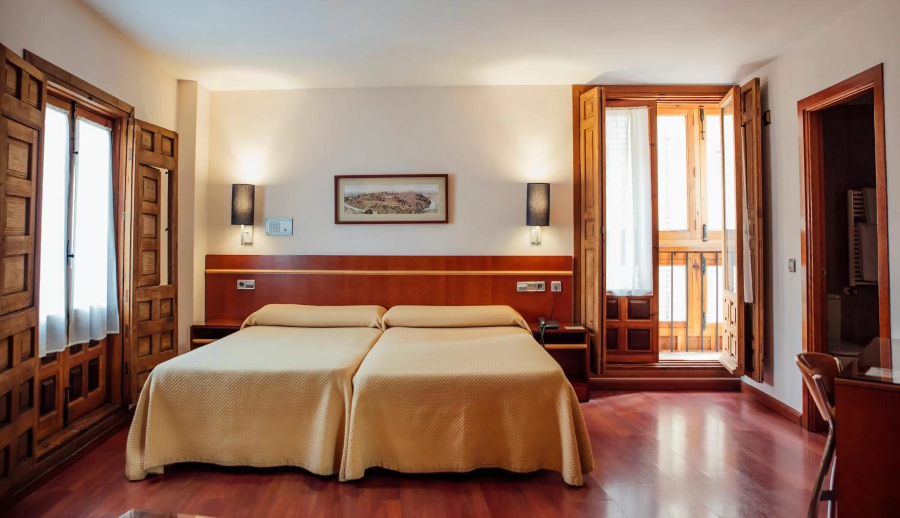Superior Twin Room in Hotel Santa Isabel