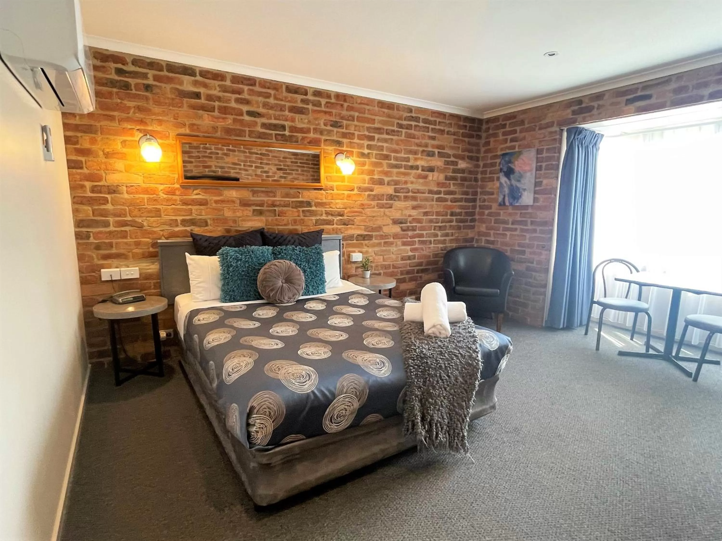 Suite with Spa Bath in Paddlewheel Motel