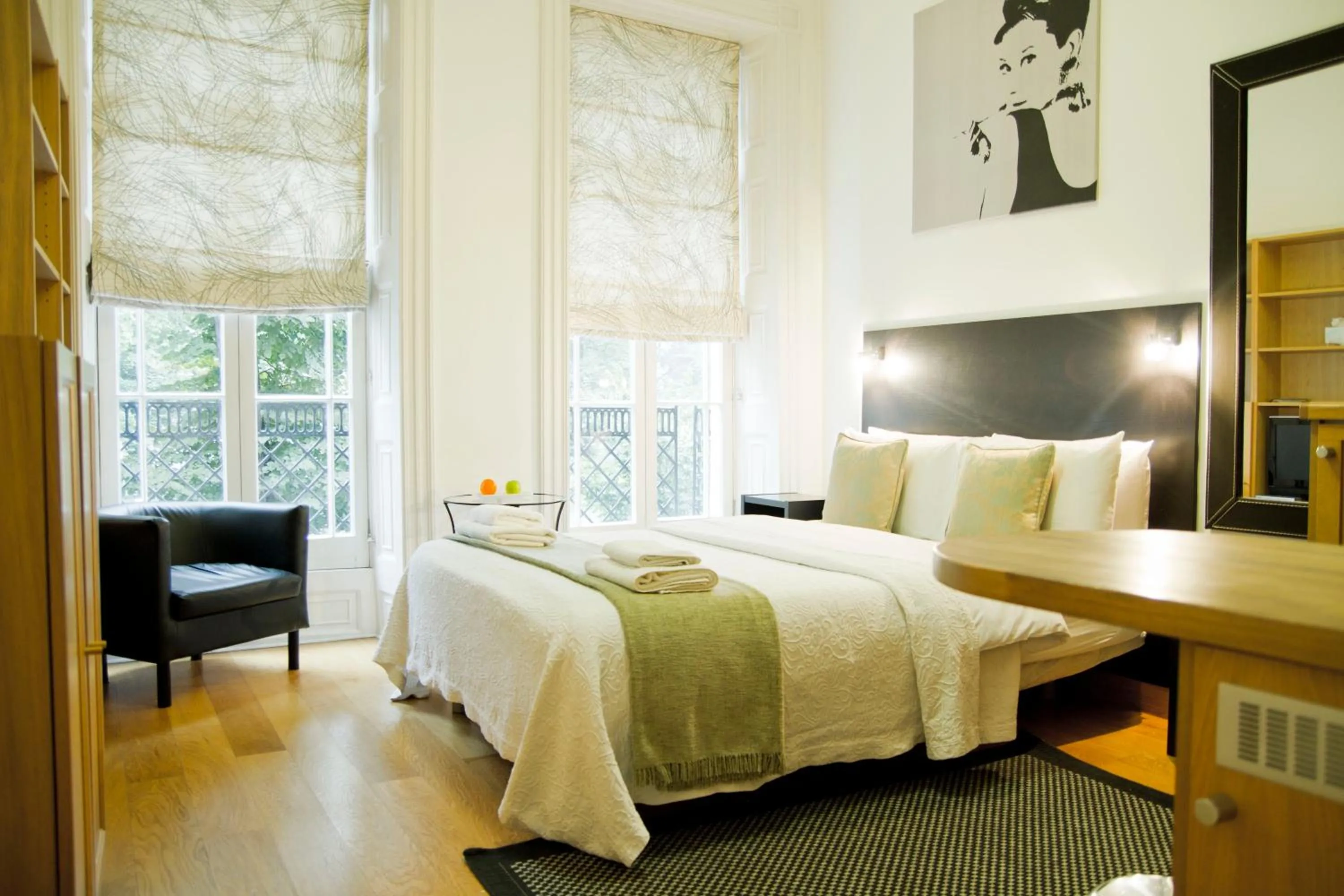 Large Studio with Balcony in Studios2Let