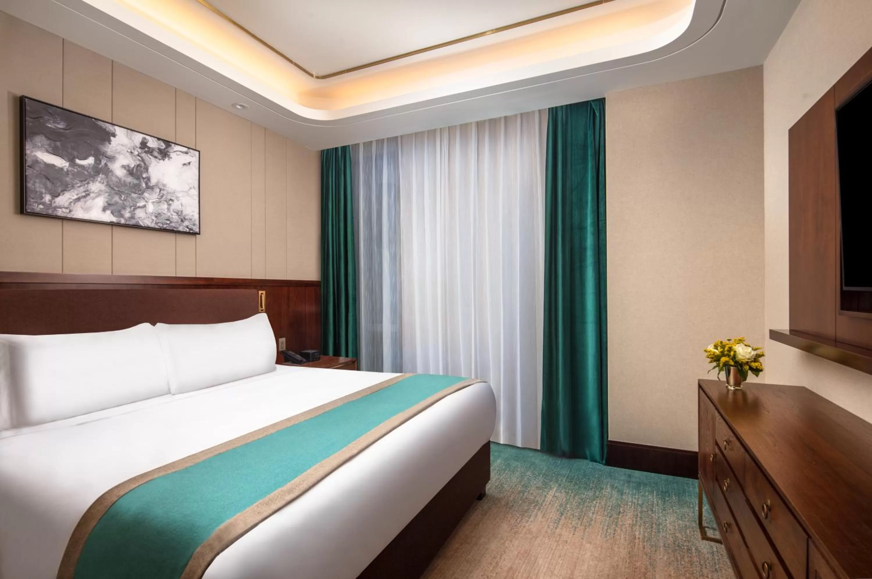 Deluxe 2 Kings Two Bedrooms Suite in Blossom Hotel Houston, Curio Collection by Hilton