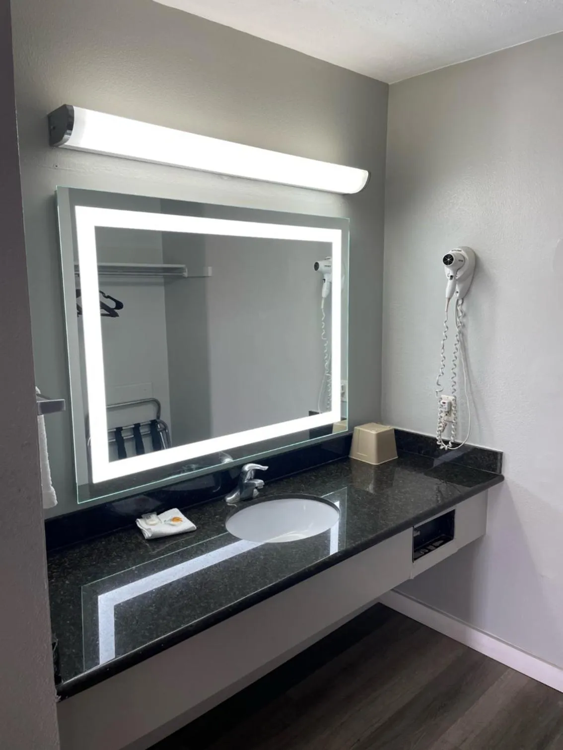 Queen Room with Two Queen Beds in Discovery Inn