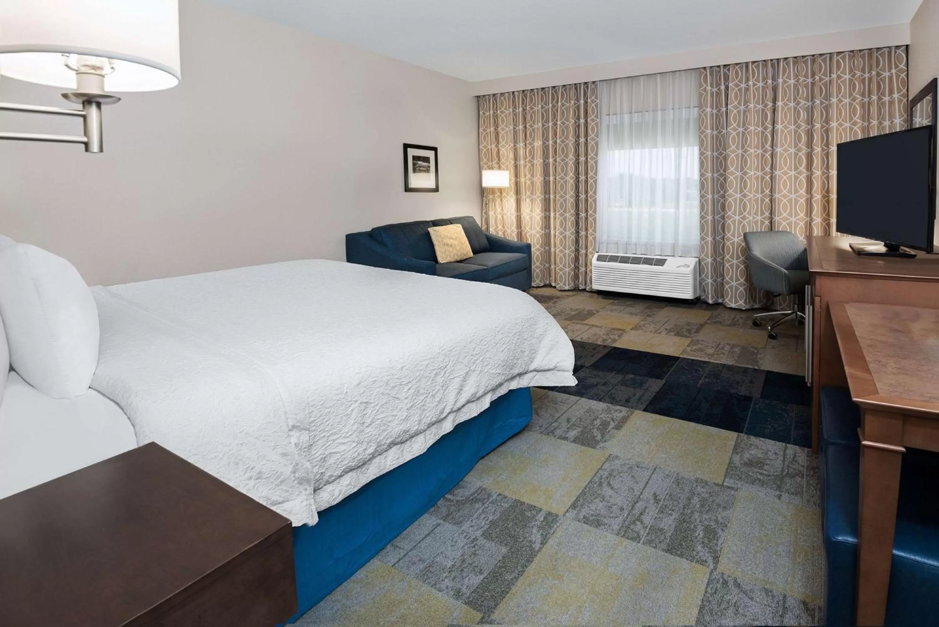 King Suite with Bar - Non-Smoking in Hampton Inn & Suites San Antonio Brooks City Base, TX