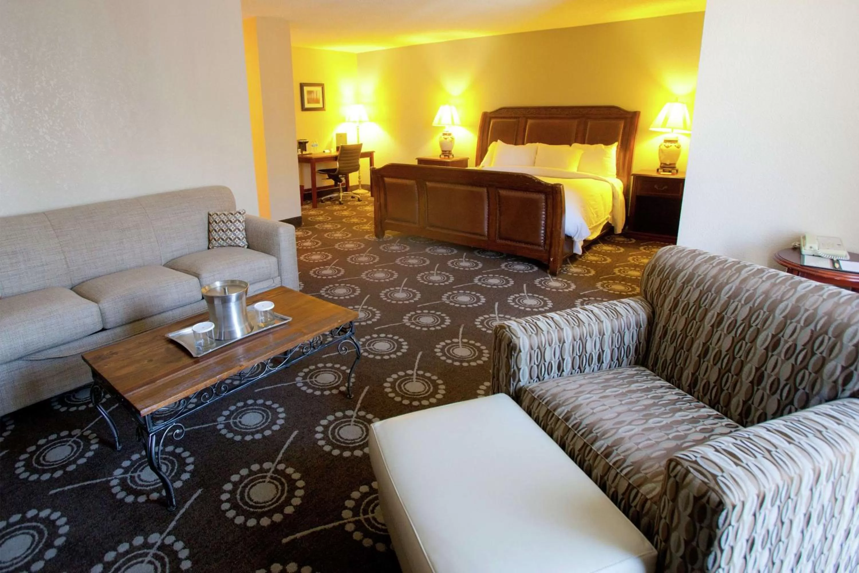 Junior King Suite - Non-Smoking in Wyndham Midland Downtown