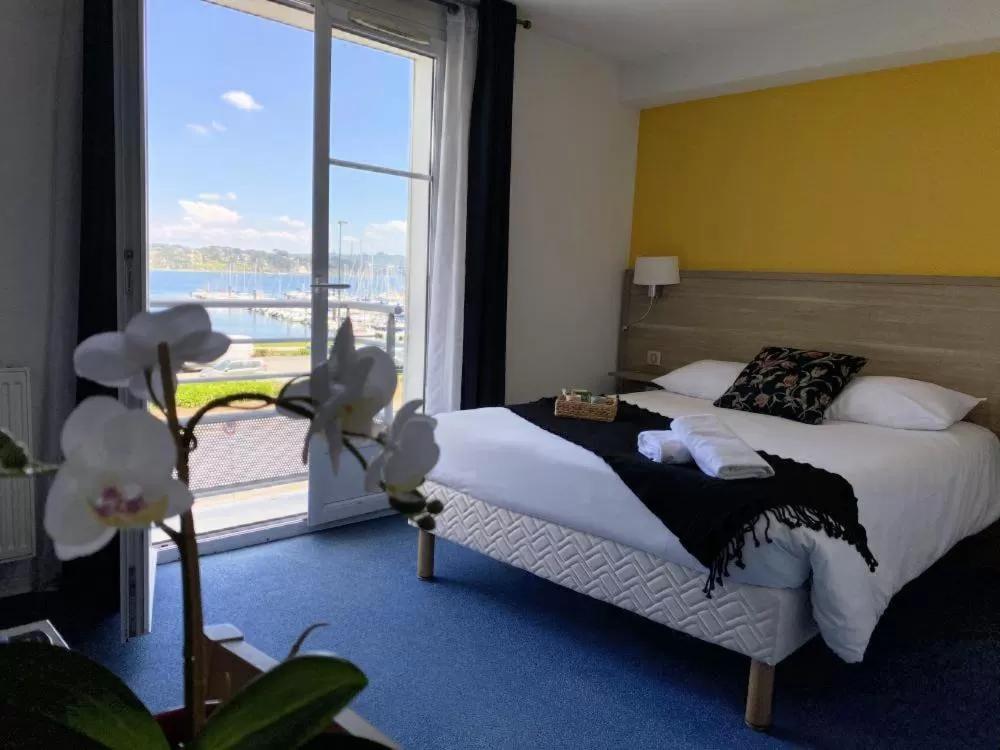 Couett'Hôtel Brest Port de plaisance, Les pieds dans l'eau