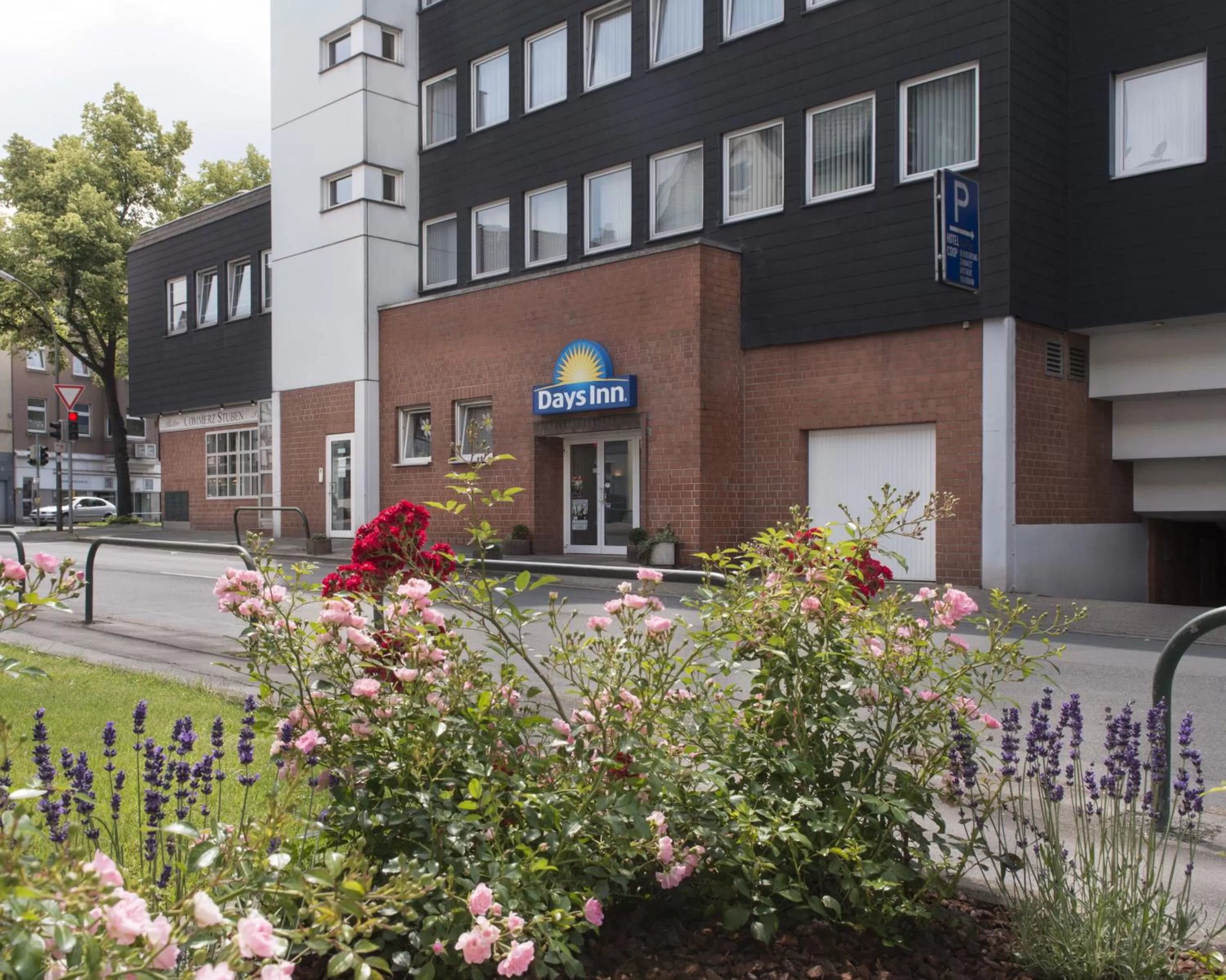 Facade/entrance in Days Inn Dortmund West