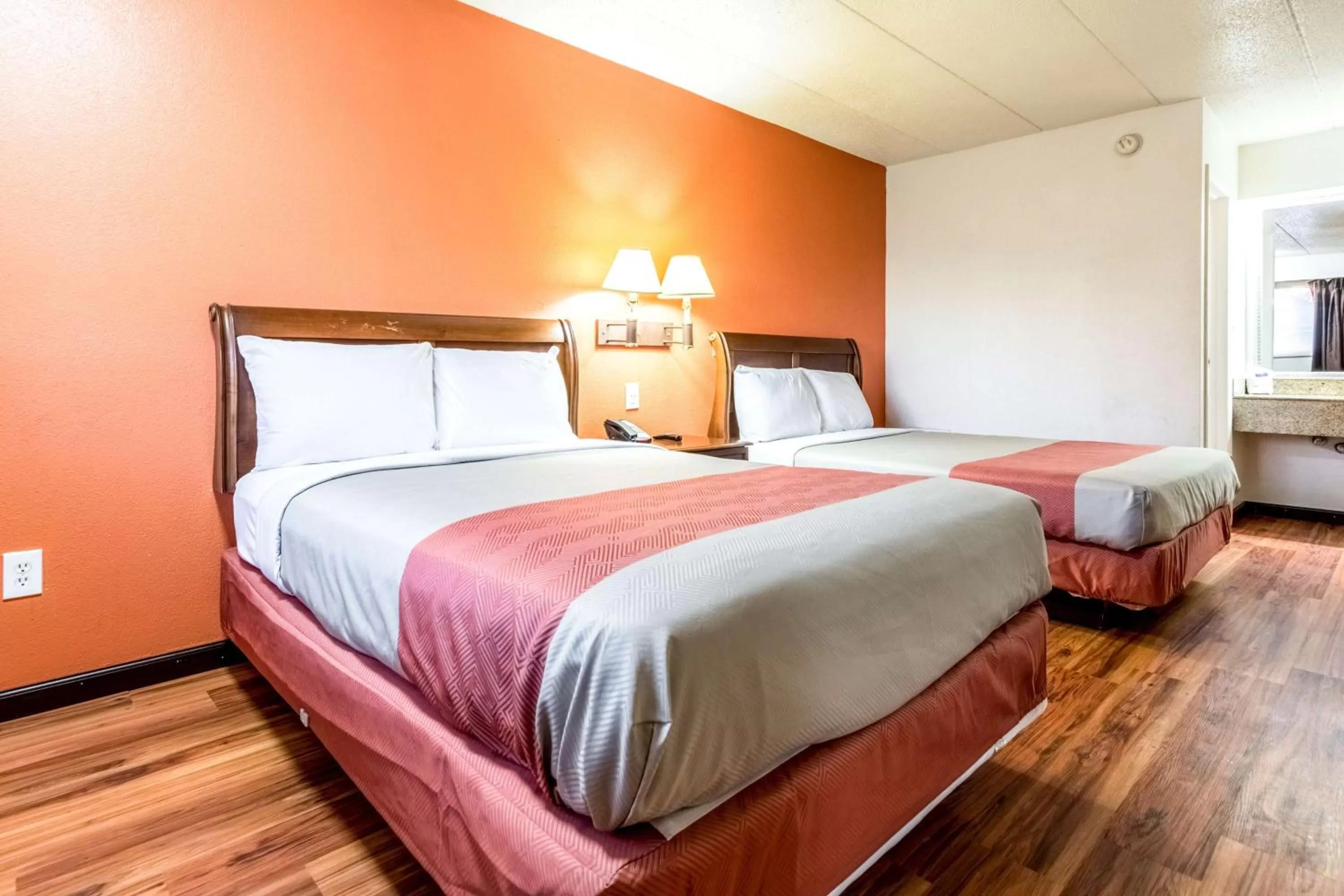 Quadruple Room - single occupancy - Smoking in Motel 6-Grove City, OH