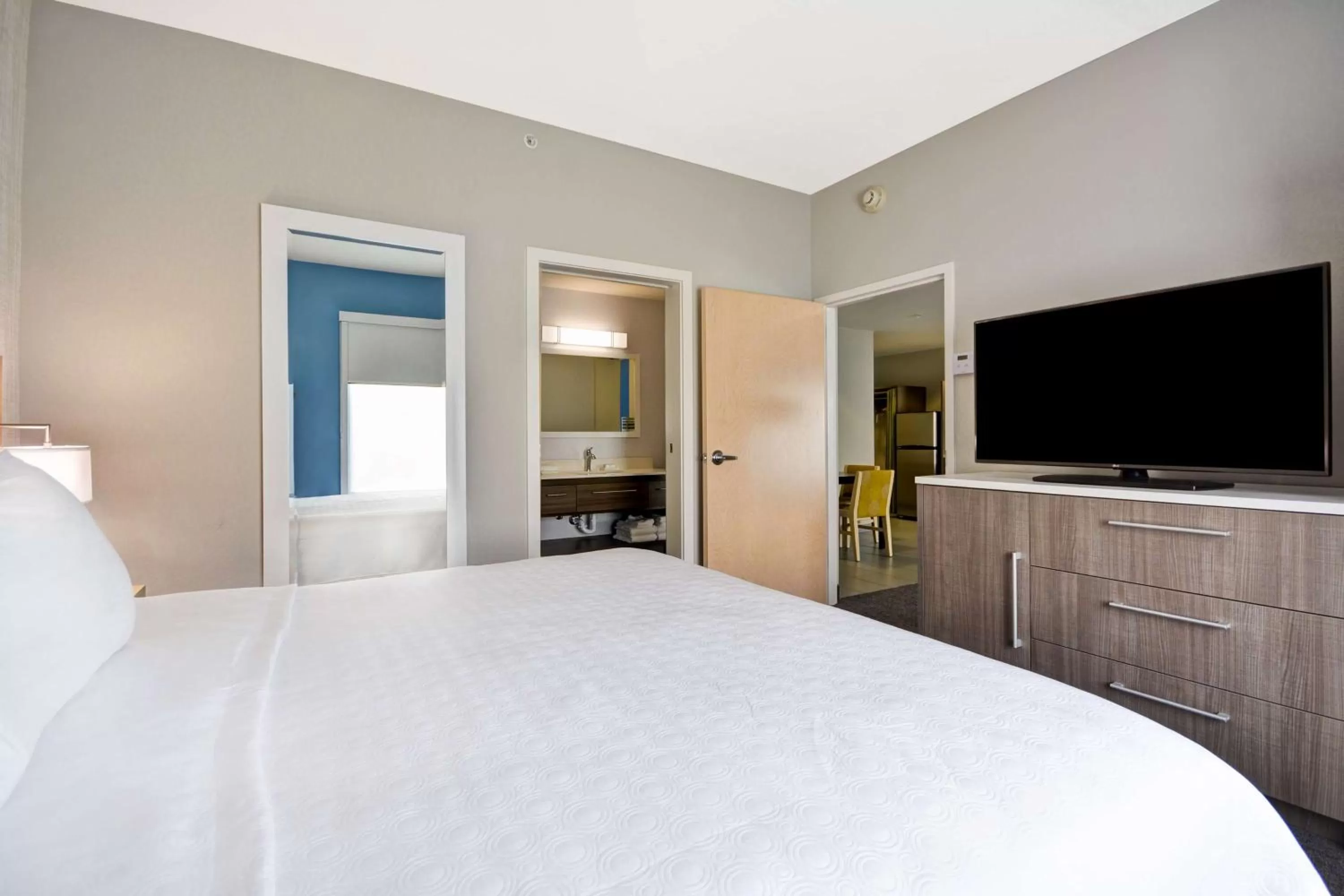 One-Bedroom King Suite - Non-Smoking in Home2 Suites By Hilton Blue Ash Cincinnati