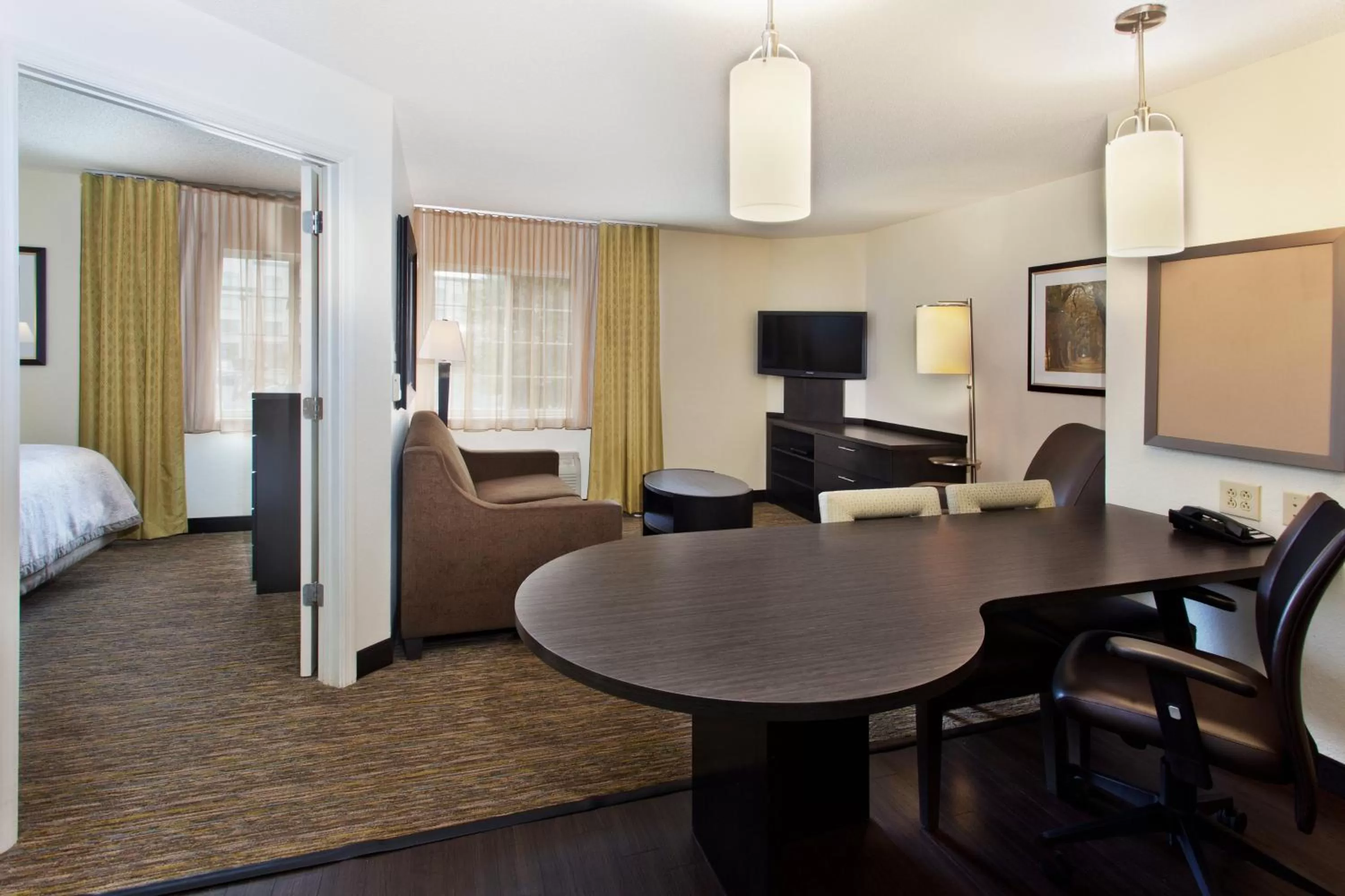 One-Bedroom Queen Suite in Sonesta Simply Suites Philadelphia Willow Grove