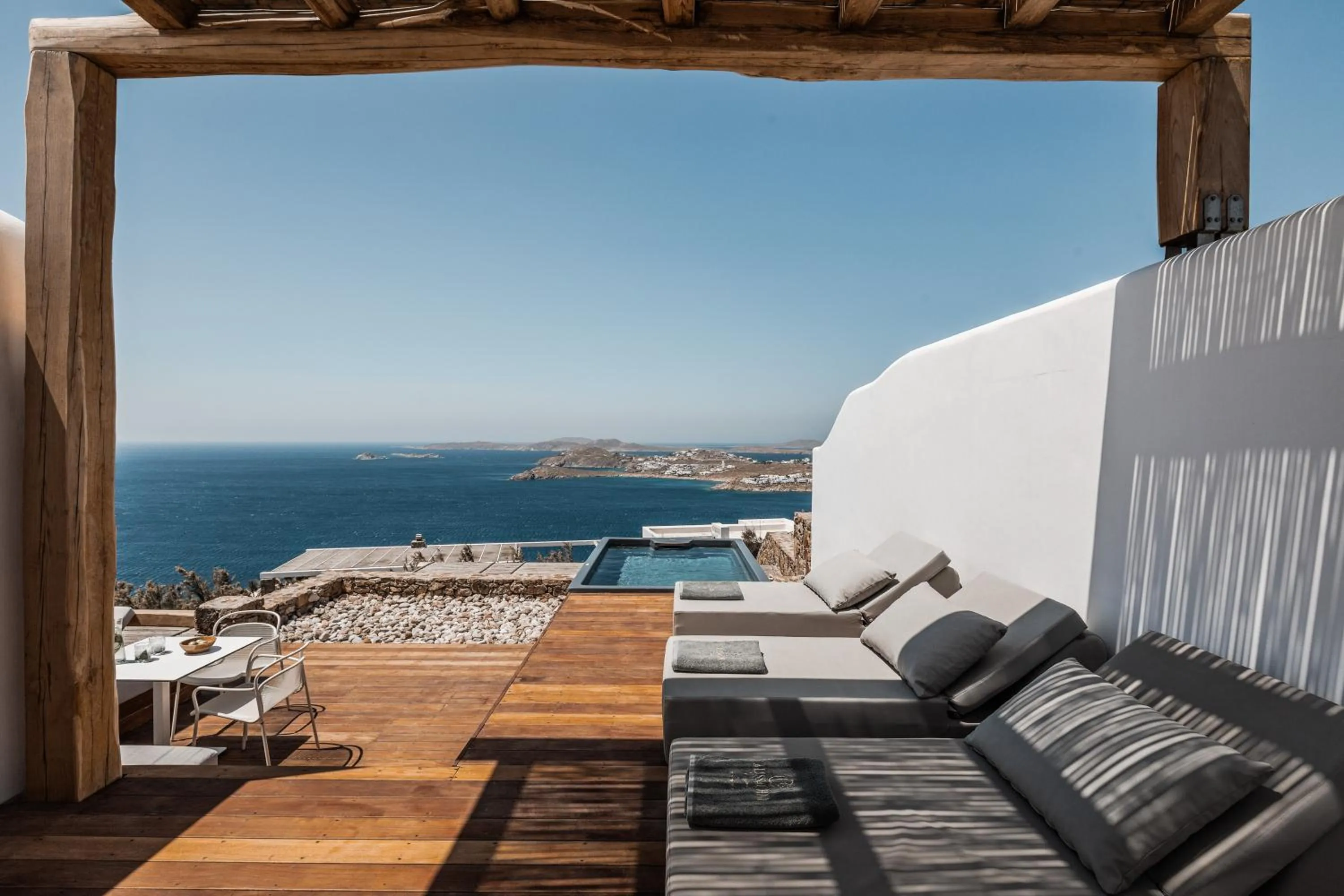 Executive Suite with Private Jacuzzi & Sea View in Alissachni Mykonos