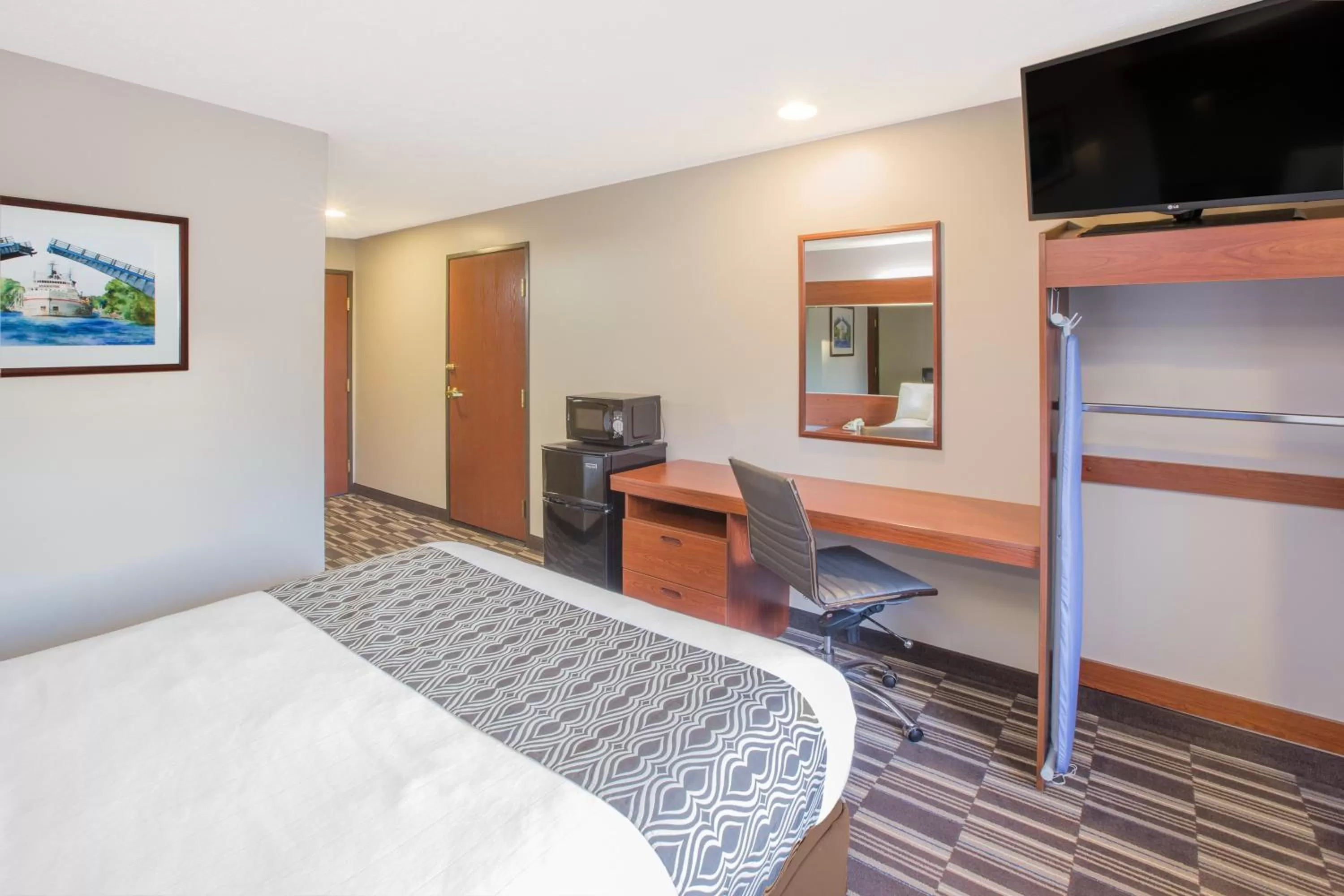 Queen Room - Disability Access - Non-Smoking in Microtel Inn and Suites Manistee