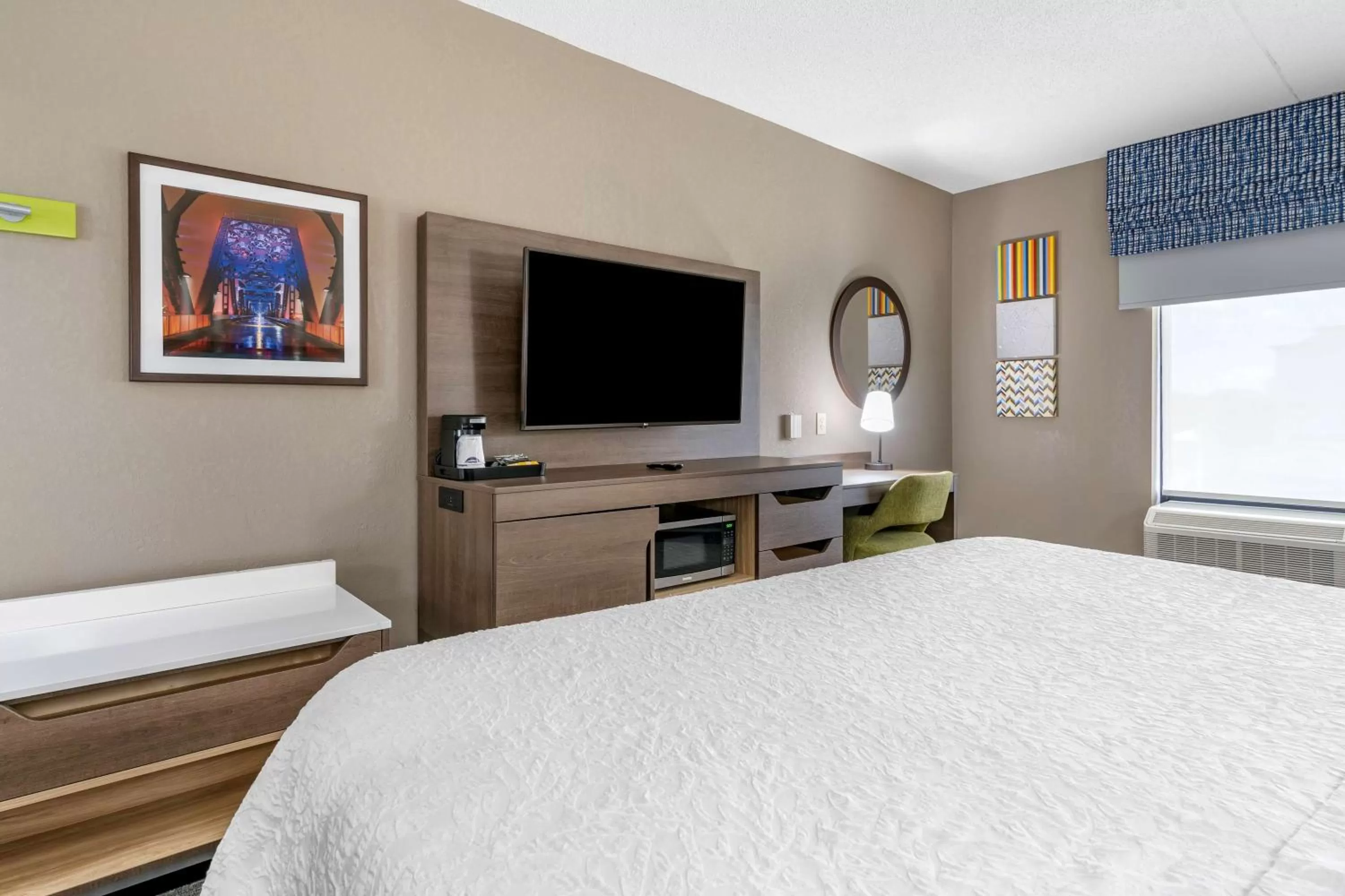 King Room with King Bed - Non-Smoking in Hampton Inn & Suites Louisville East