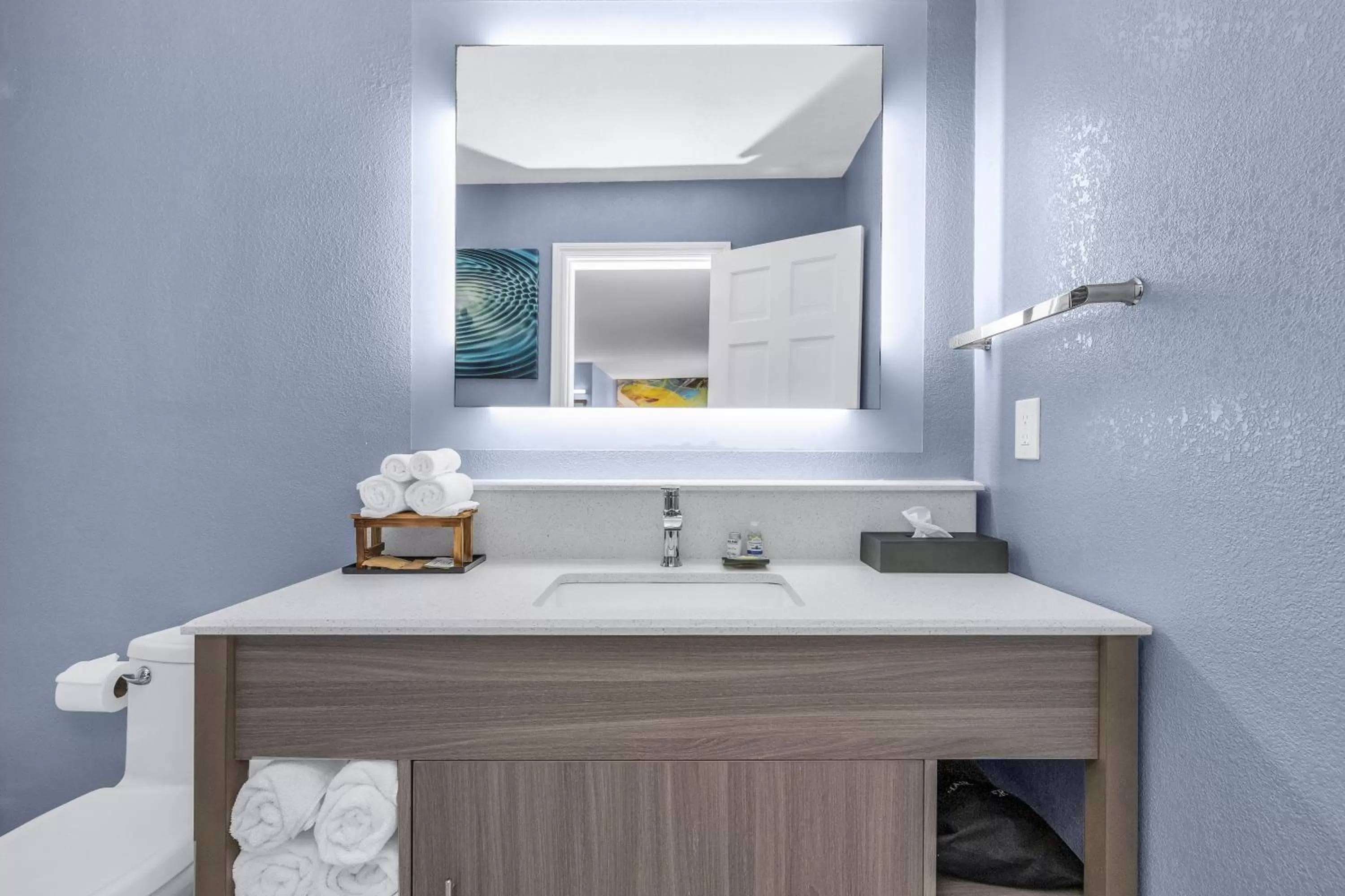 1 Queen Bed with Sofa Bed Oceanview Accessible in Inn at Rockaway San Francisco Pacifica